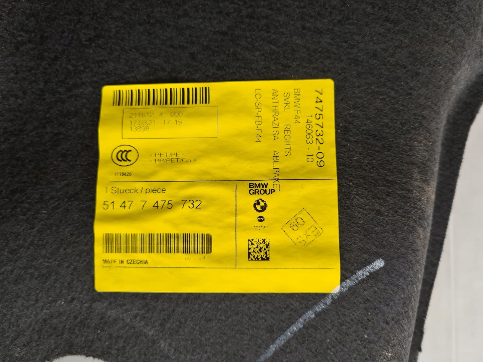 BMW F44 boot upholstery right 7475732