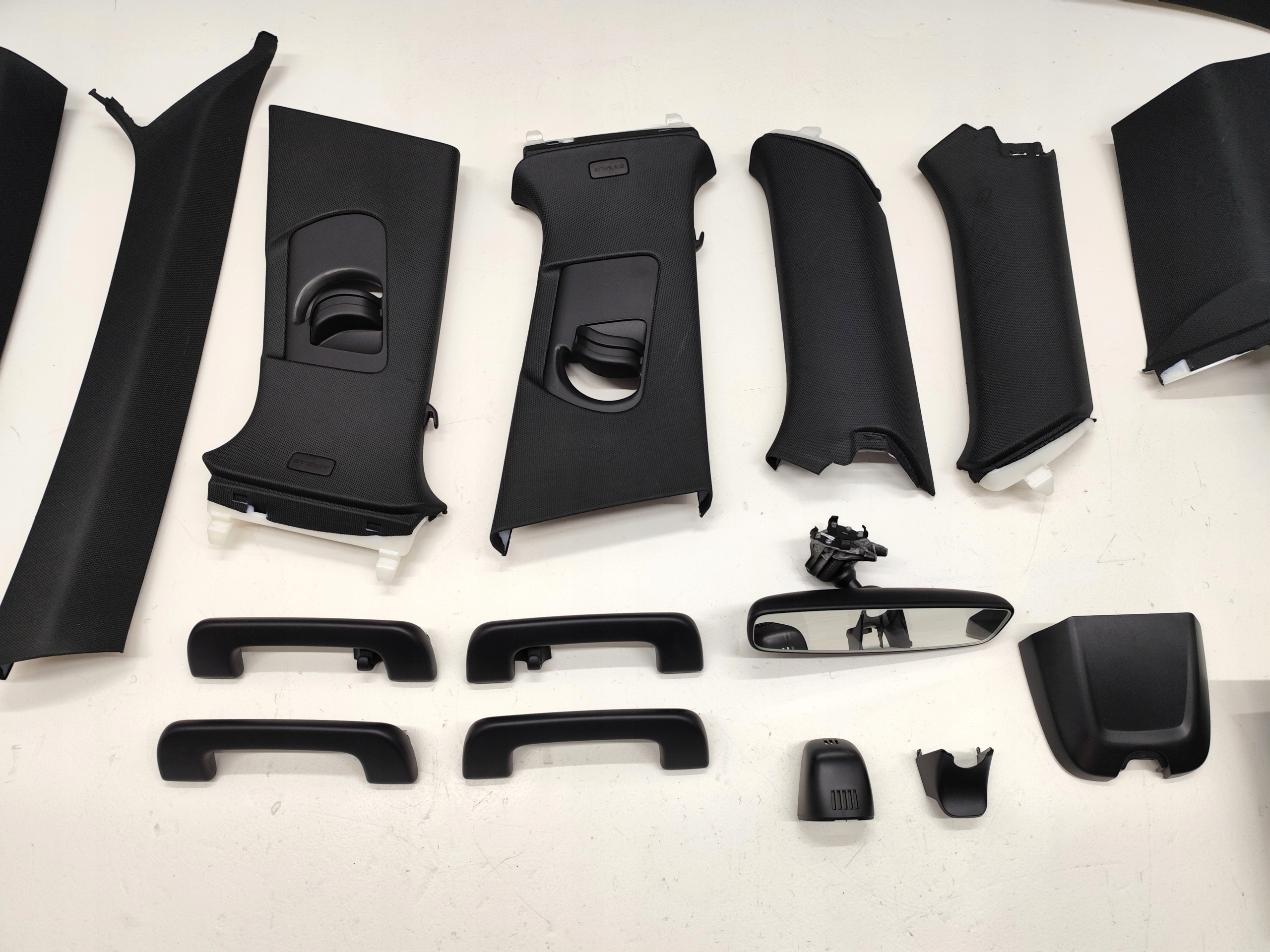 AUDI A4 B9 AVANT S-LINE PODSUFITKA CZARNA KOMPLET Producent części Audi OE