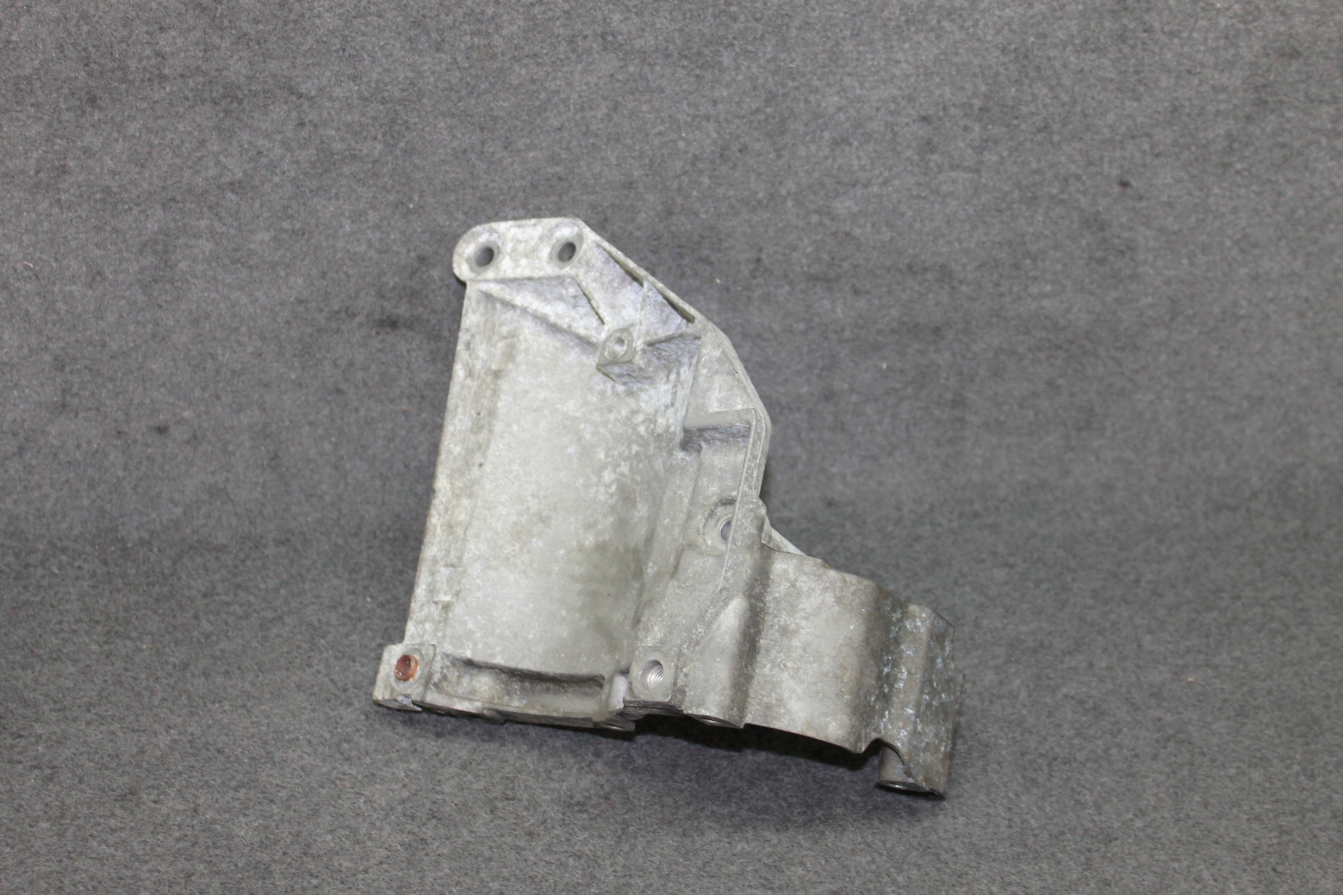 BMW E60 E63 M5 M6 S85B50A V10 5.0i - Support KOMPRESORA Climatisateur air conditionné