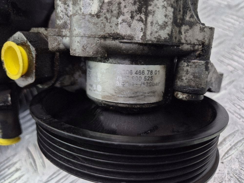 Mercedes Sprinter 2.2 W906 servo pump A0064667801 OM651