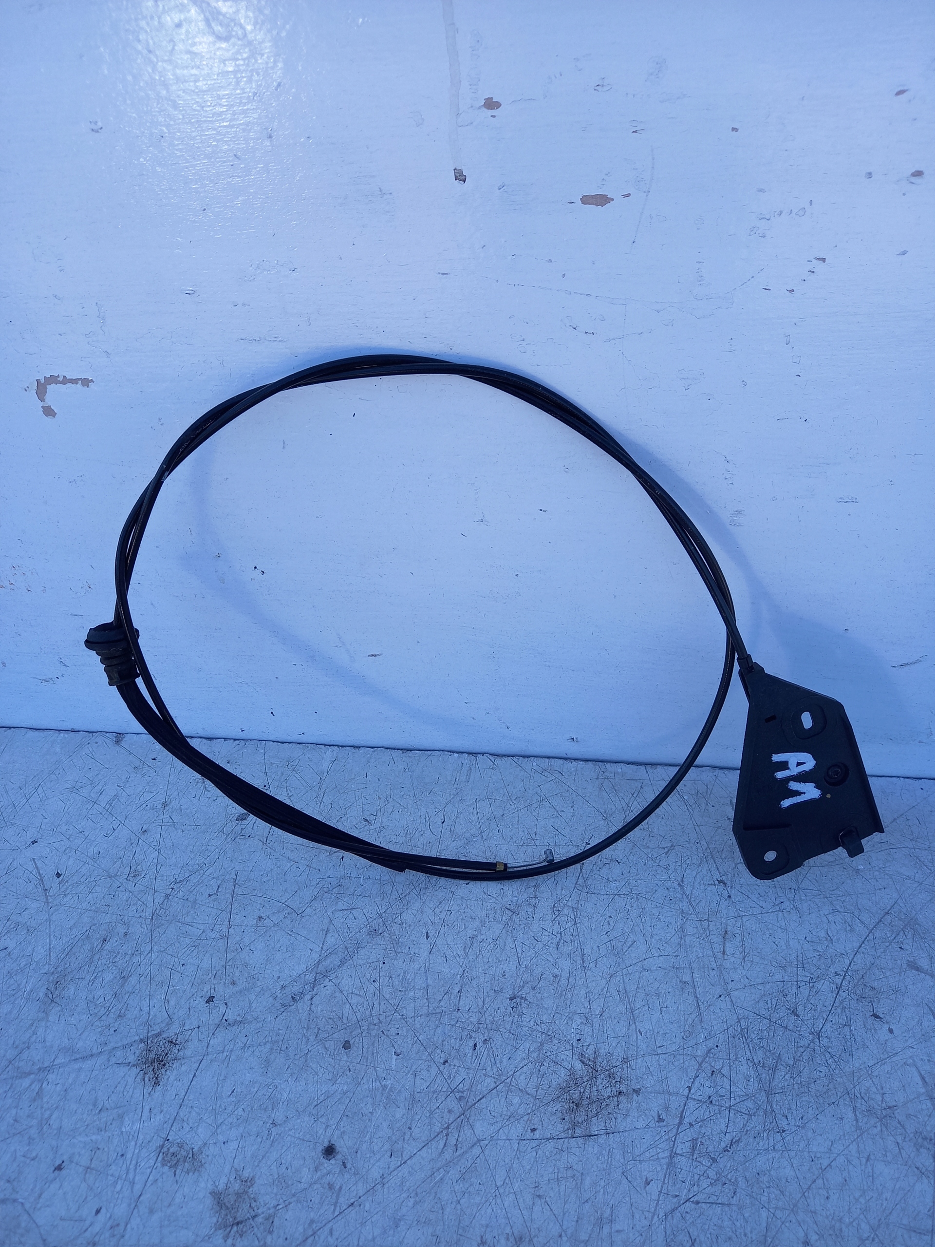 Трос капоту Audi A1x