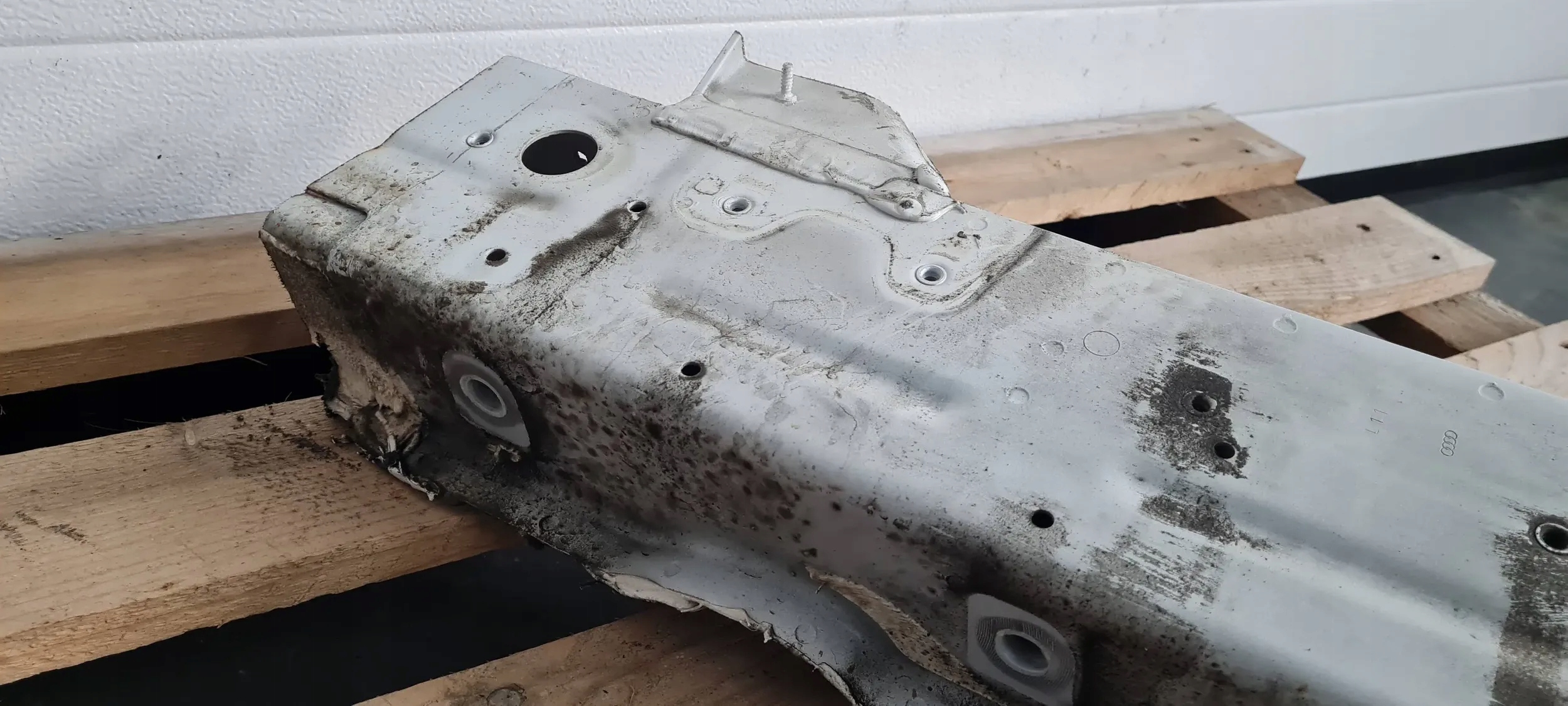 A4 B9 8W S4 quarter left left front LS9R A5 8W S5
