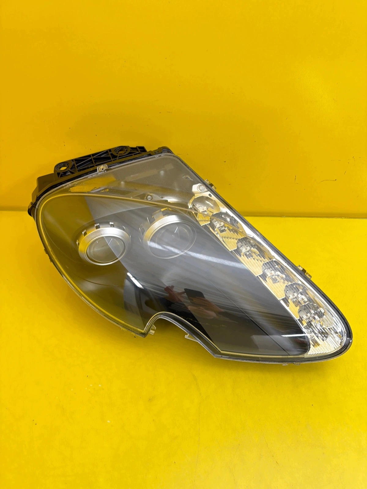 light right front Aston Martin Vantage Xenon 6G3313W029EE
