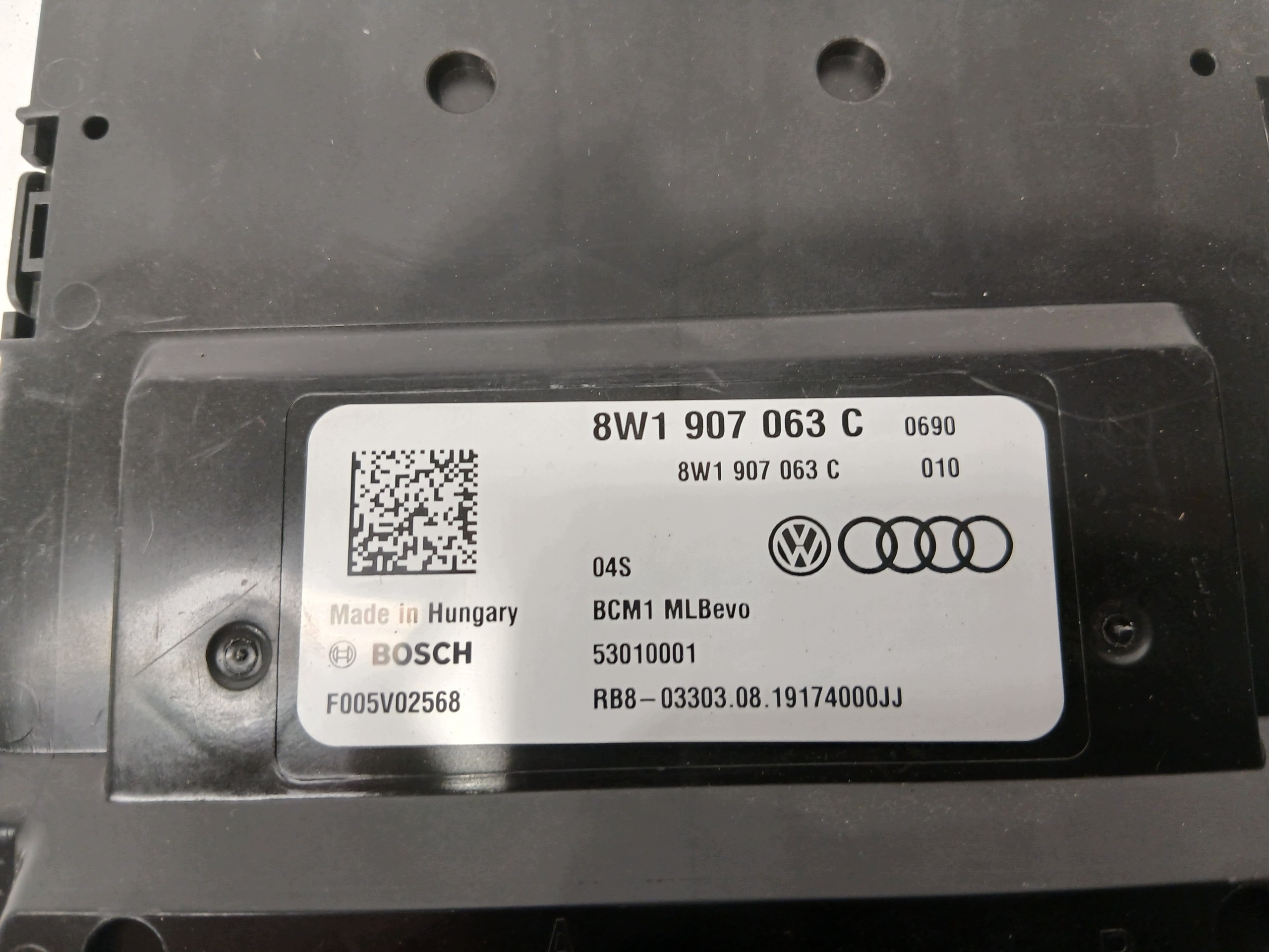 AUDI A4 B9 LIFT module control unit KOMFORTU BCM 8W1907063C