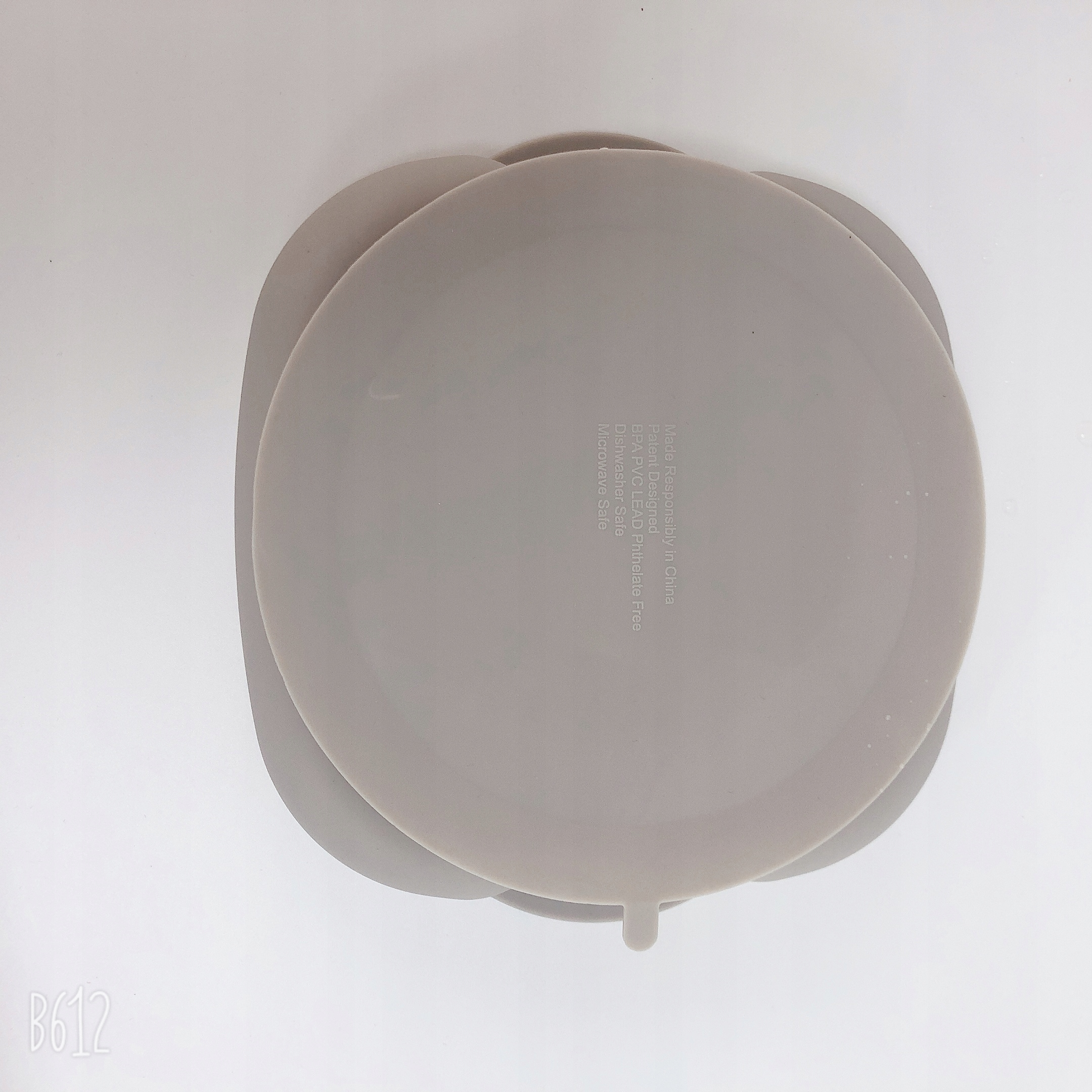 SILIKONOWY TALERZYK Z PRZEDZIAŁKAMI I PRZYSSAWKĄ Kolor dominujący zielony