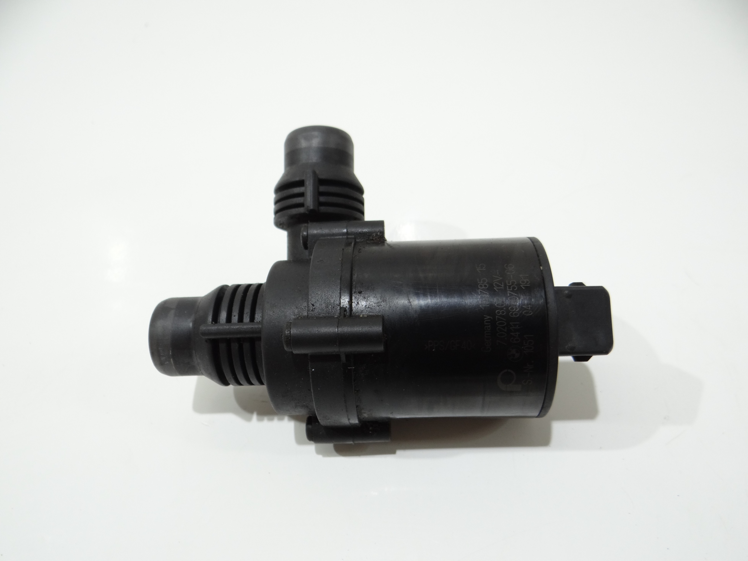 Supplémentaire POMPY d’eau BMW E60 E61 6910755