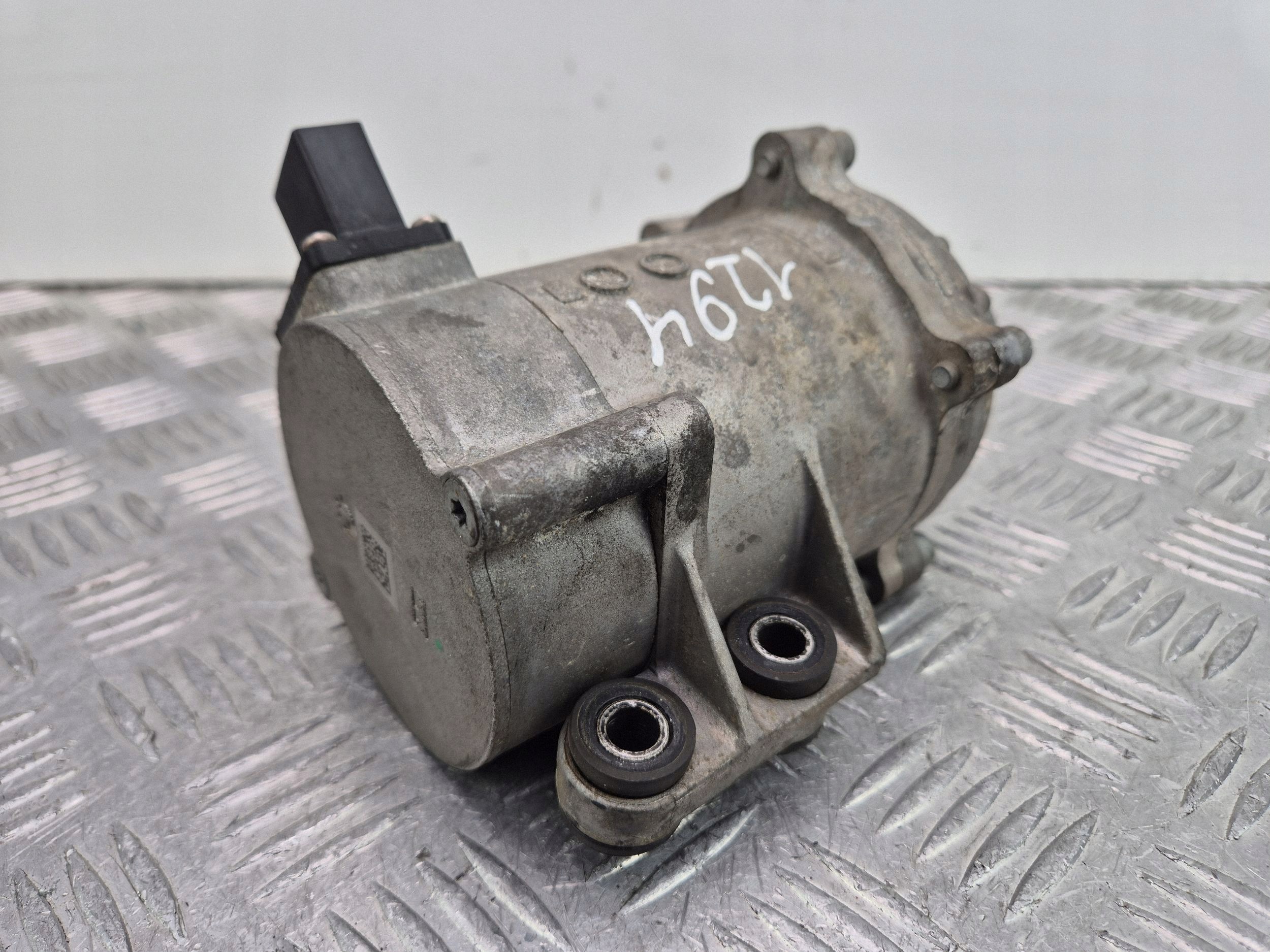 supplementary water pump BMW 4 F32 F33 420i 7597715 N20B20B
