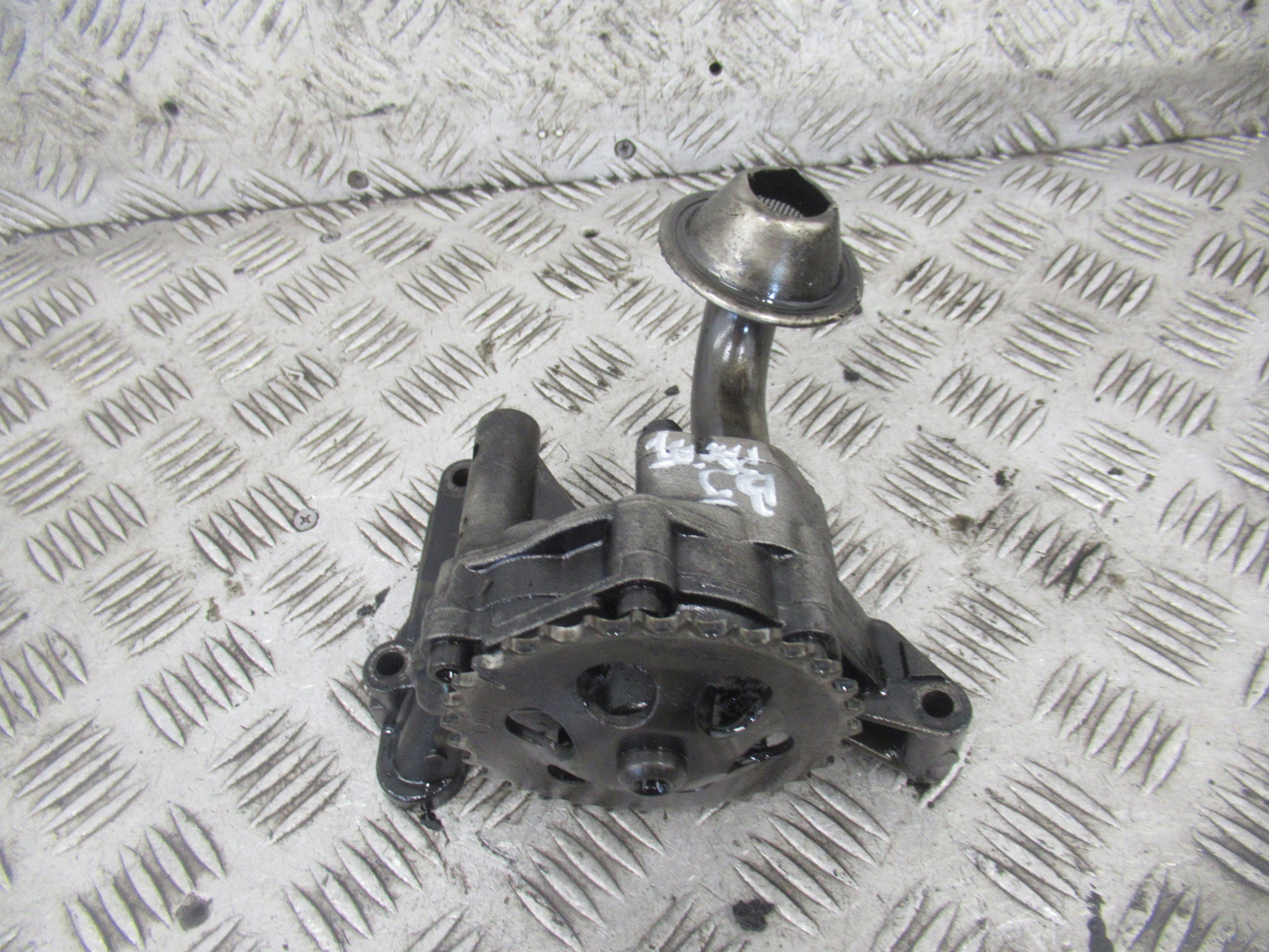 Ölpumpe VOLKSWAGEN PASSAT B5 06A115105