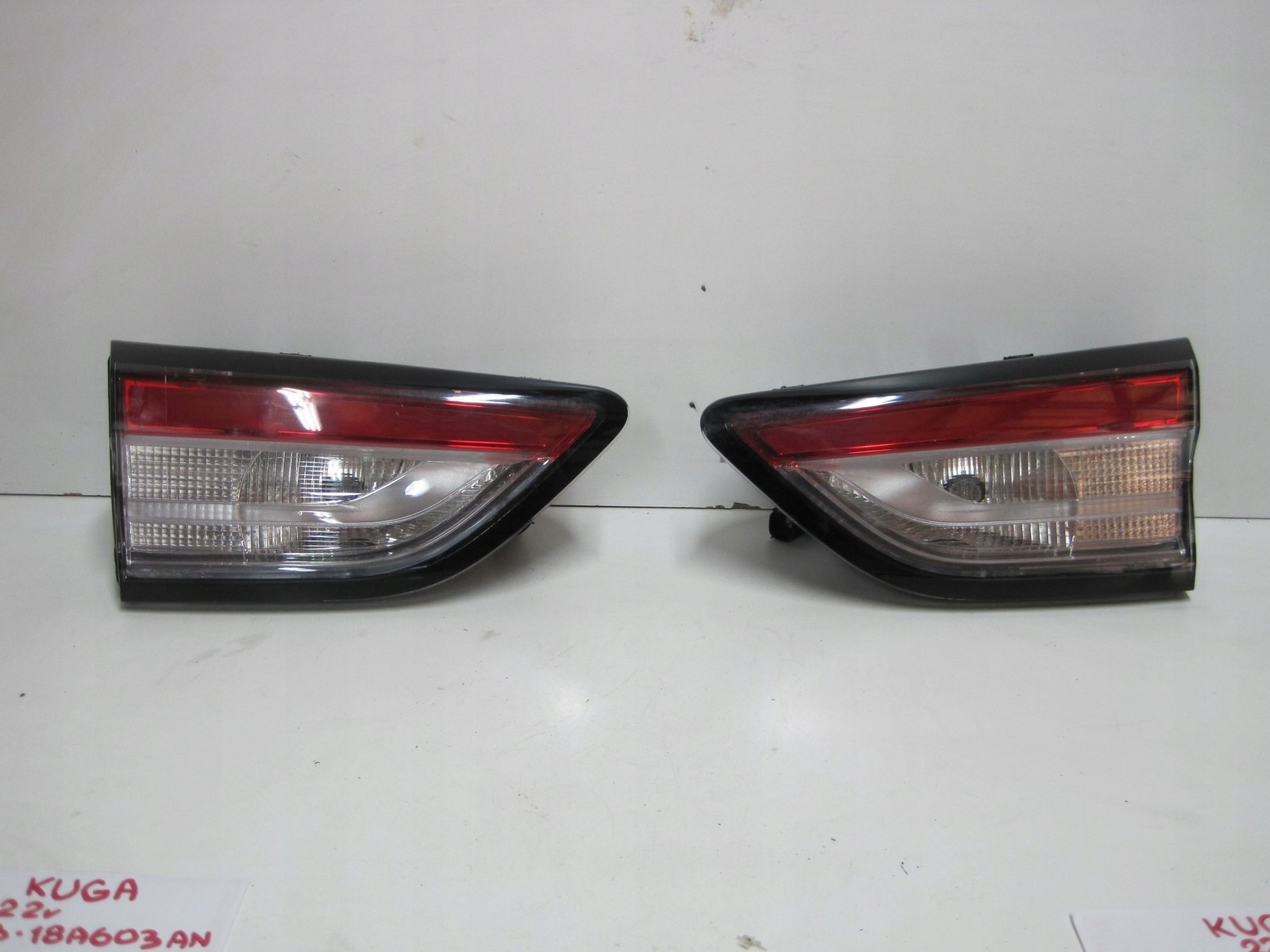 light rear part Ford Kuga MK3 LV4B-13A602-AN right