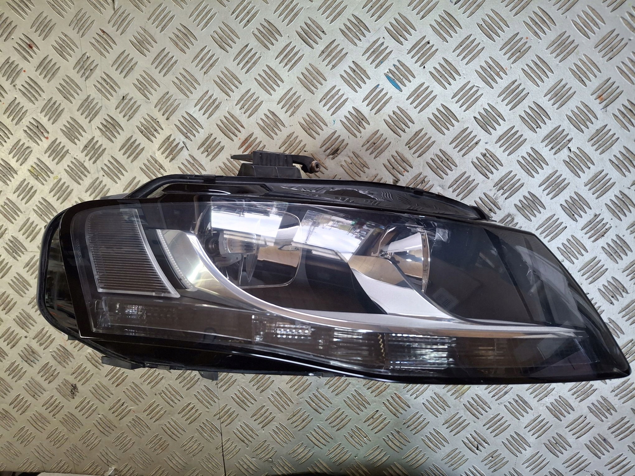 light right front ZWYKLA AUDI A4 B8 8K 2008R->2012R