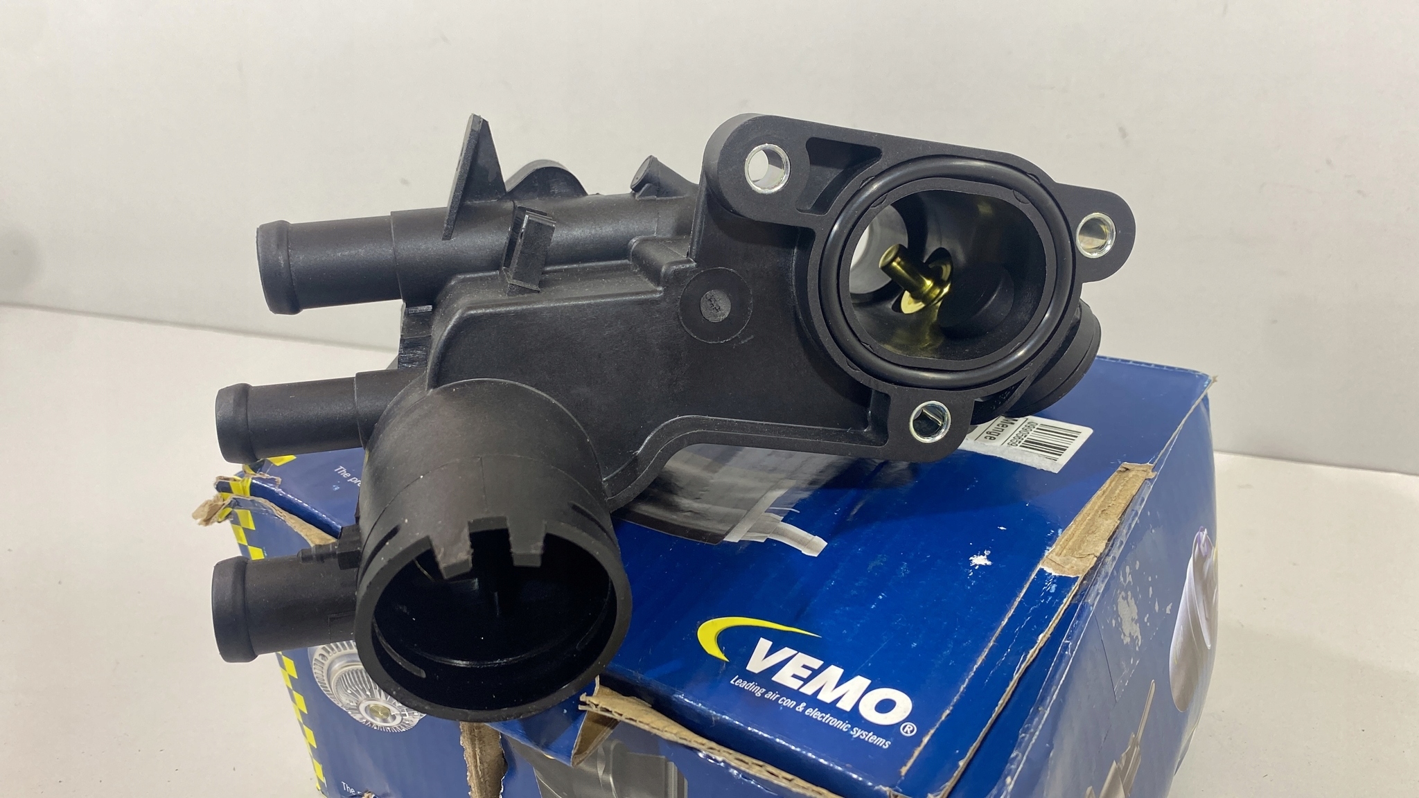 KORPUS TERMOSTATU VEMO SEAT SKODA VOLKSWAGEN EAN (GTIN) 4046001439841