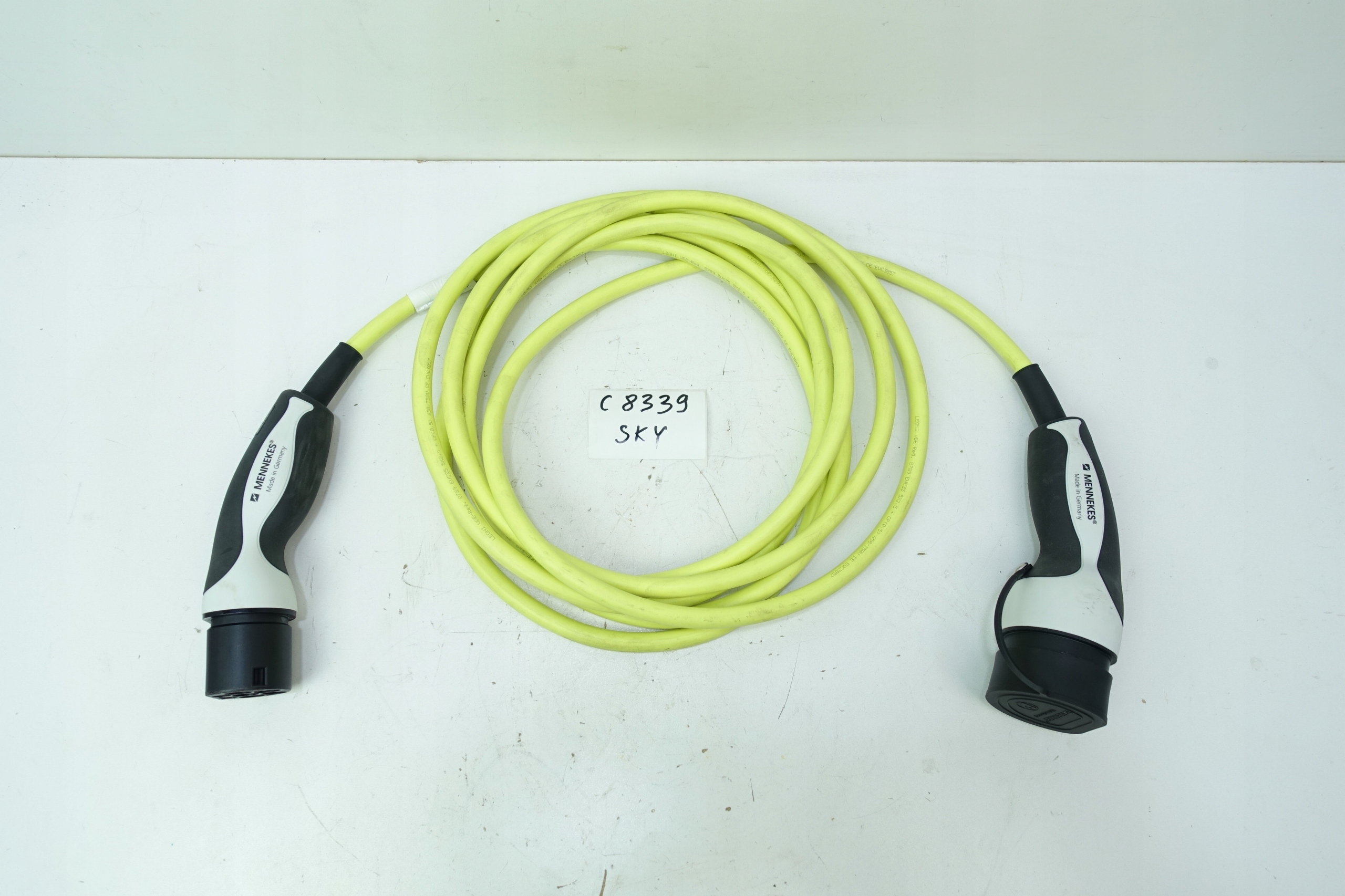 Зарядное устройство кабель PASSAT GOLF UP 1EA971639