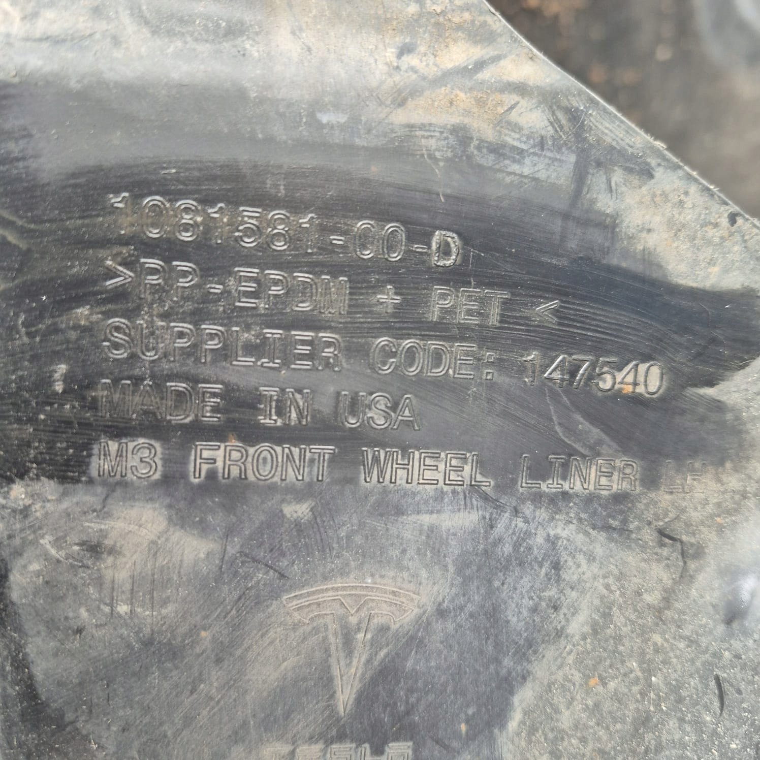 TESLA MODEL 3 17- mudguard left front front 1081581-00-D