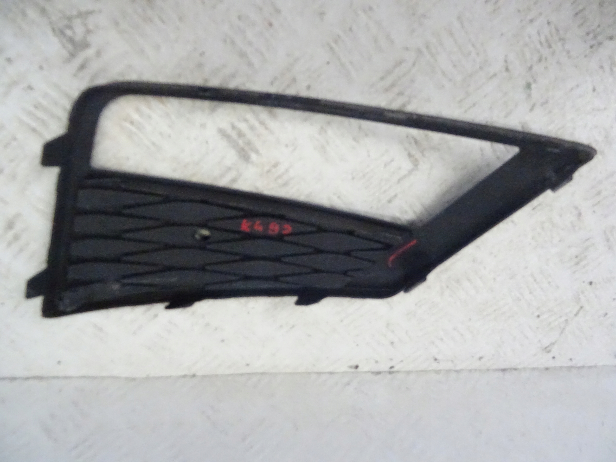 mřížka nárazníku přední předek levá SEAT ATECA 575853665A