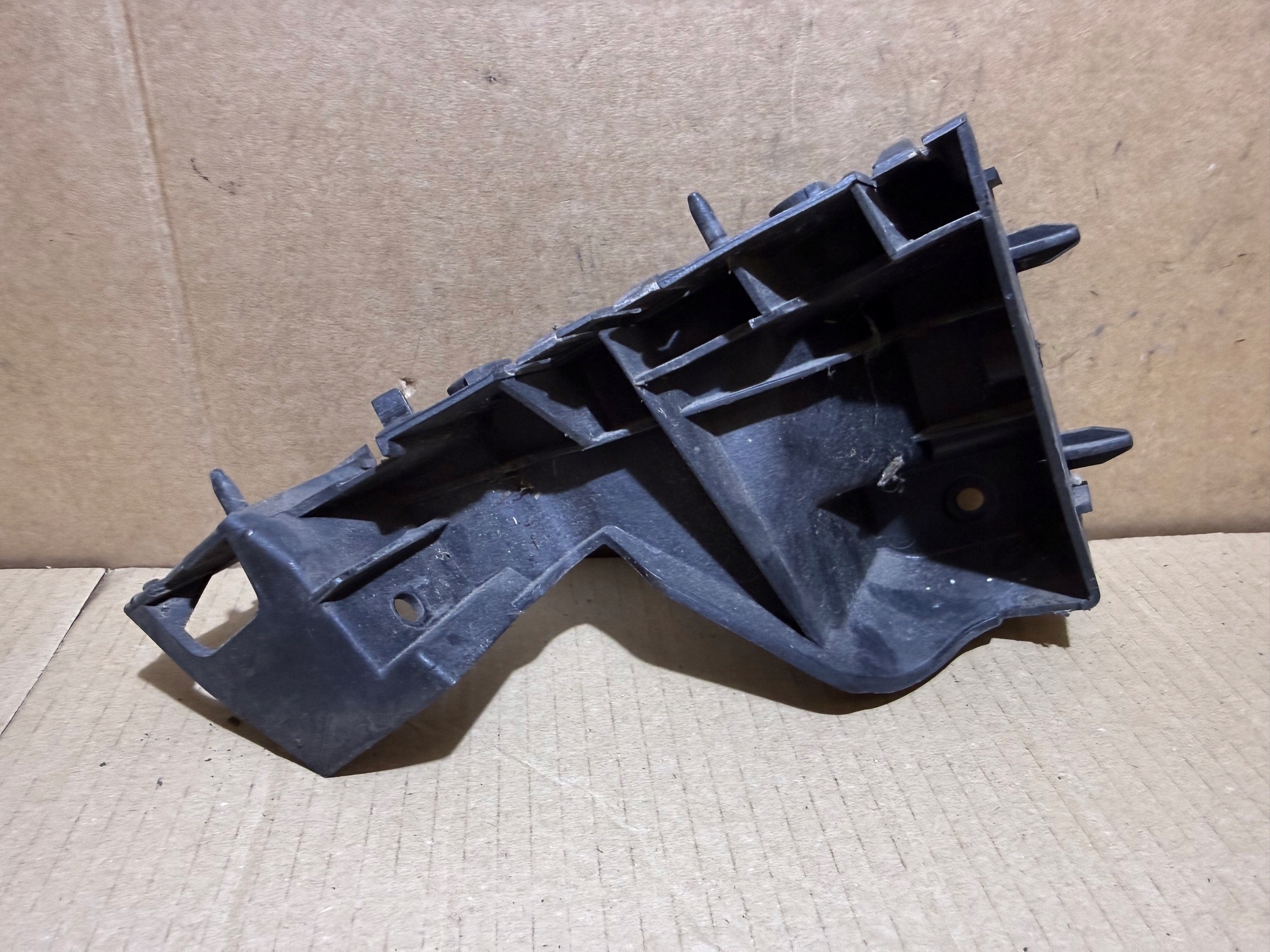 AUDI Q5 8R support bracket holder of a bumper right front front 8R0807284B