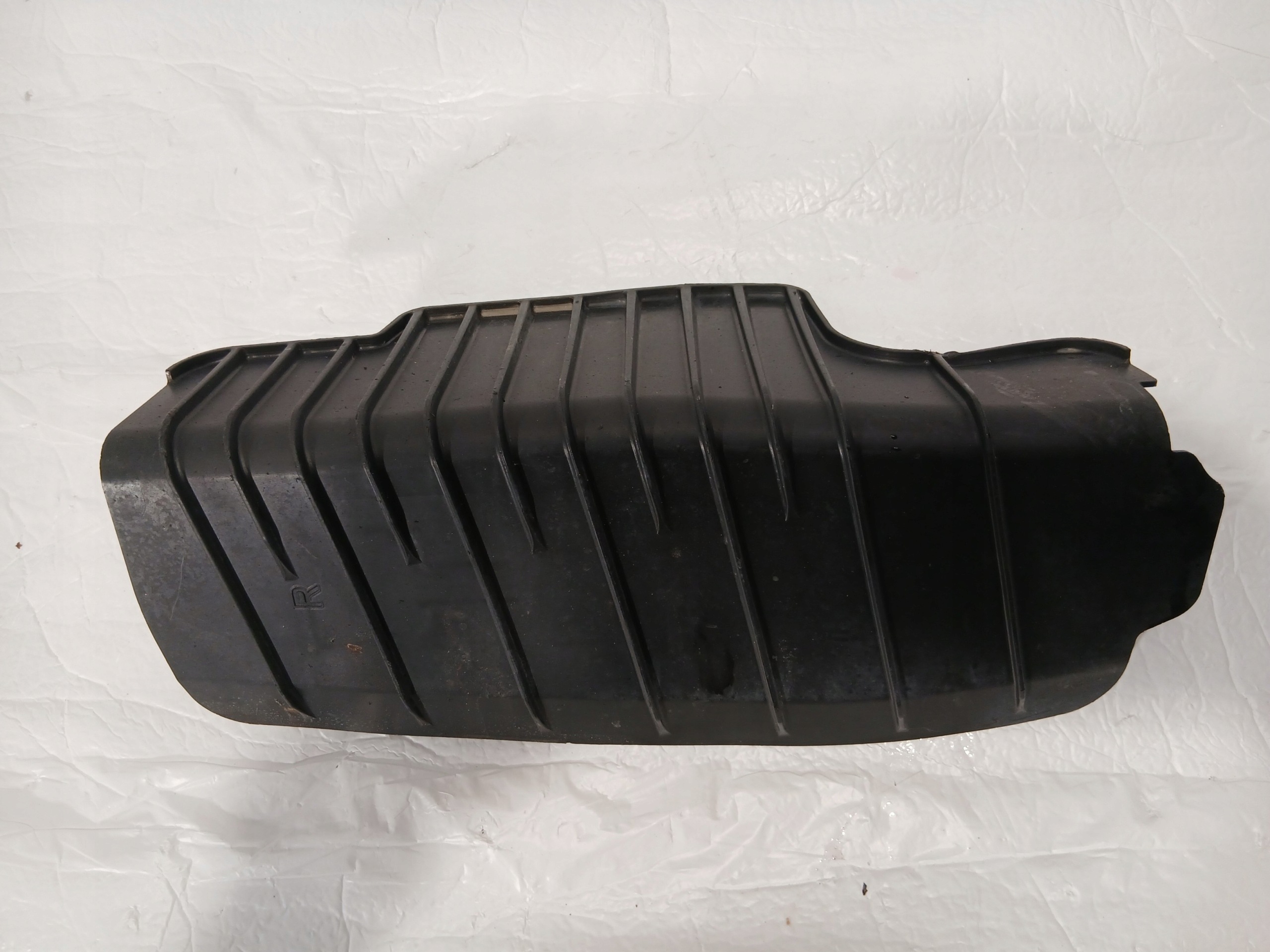 AUDI A4 B9 LIFT Blende Abdeckung des Querlenkers rechts heck 8W0505416E