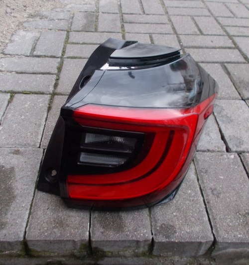 TOYOTA YARIS IV 20+ PRAWA TYLNA LAMPA ORYGINAŁ