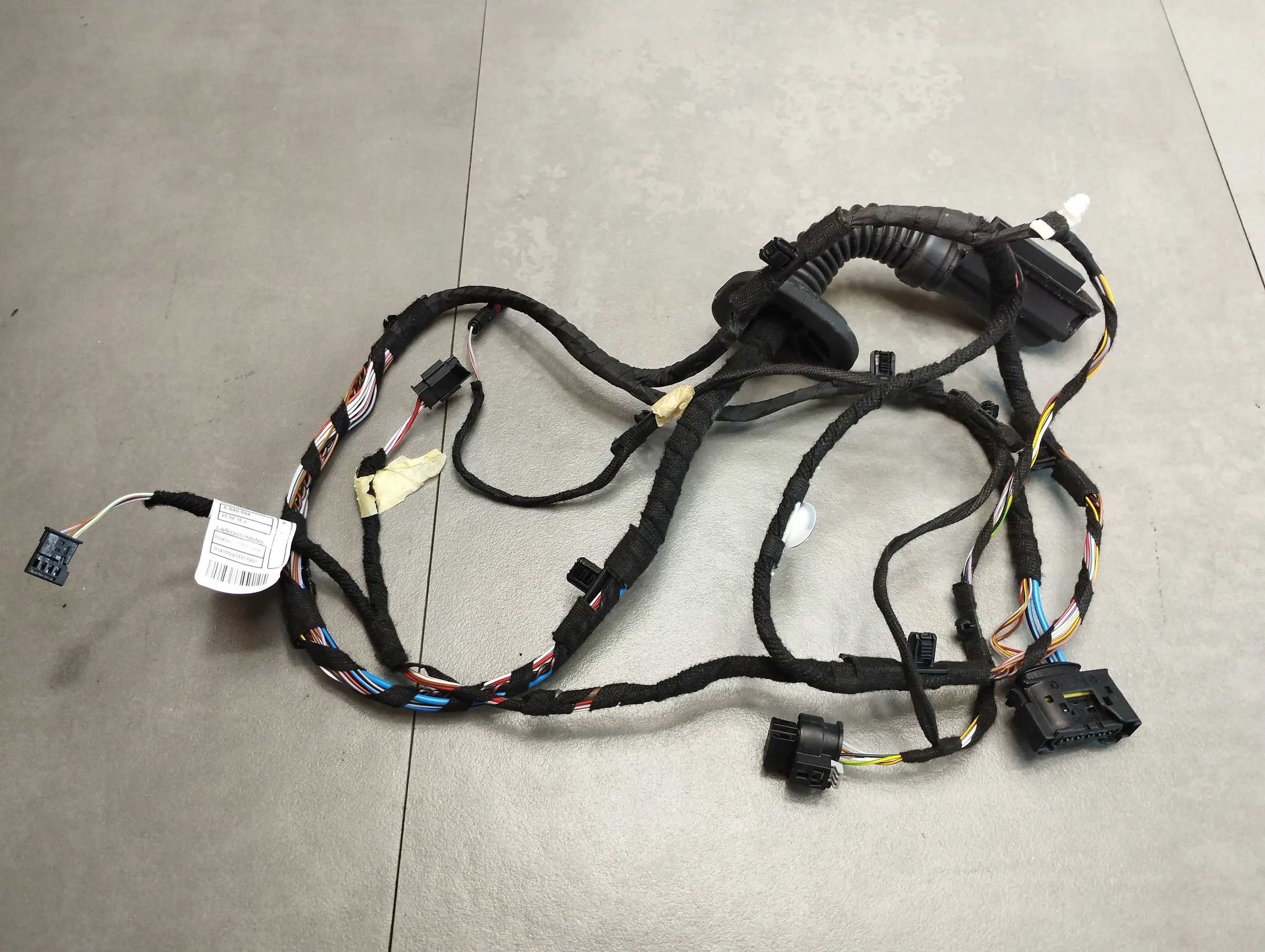BMW X1 F48 bundle door right rear part 6840096