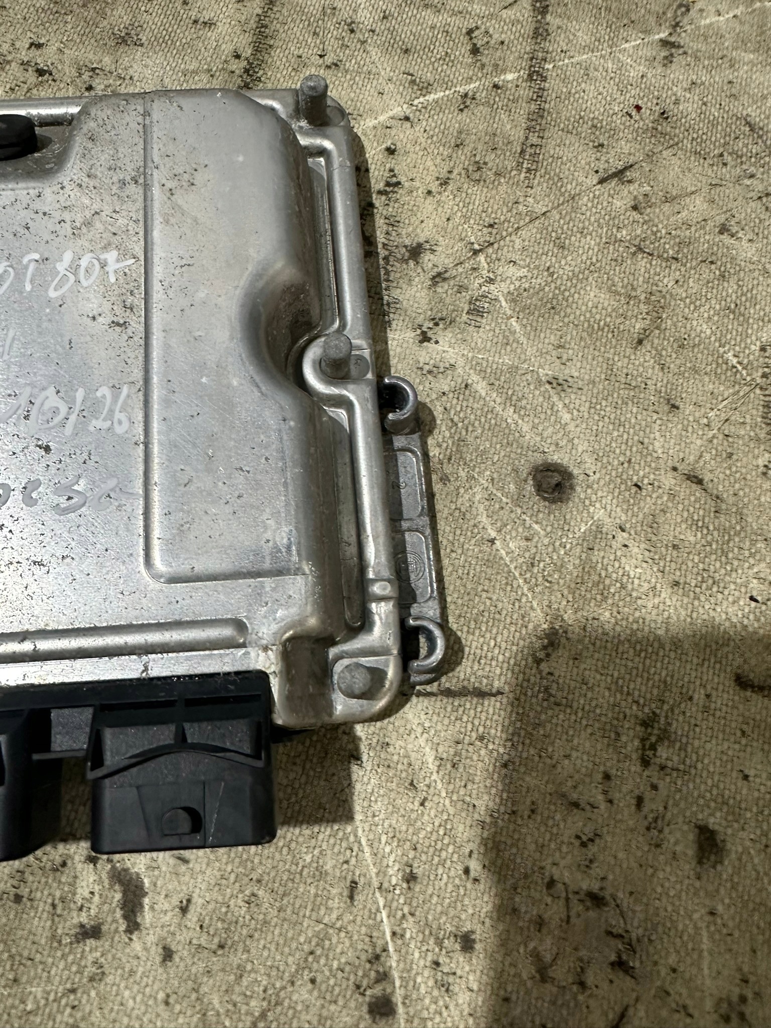 unité de commande électronique uce moteur PEUGEOT 807 2.0HDI 0281011033