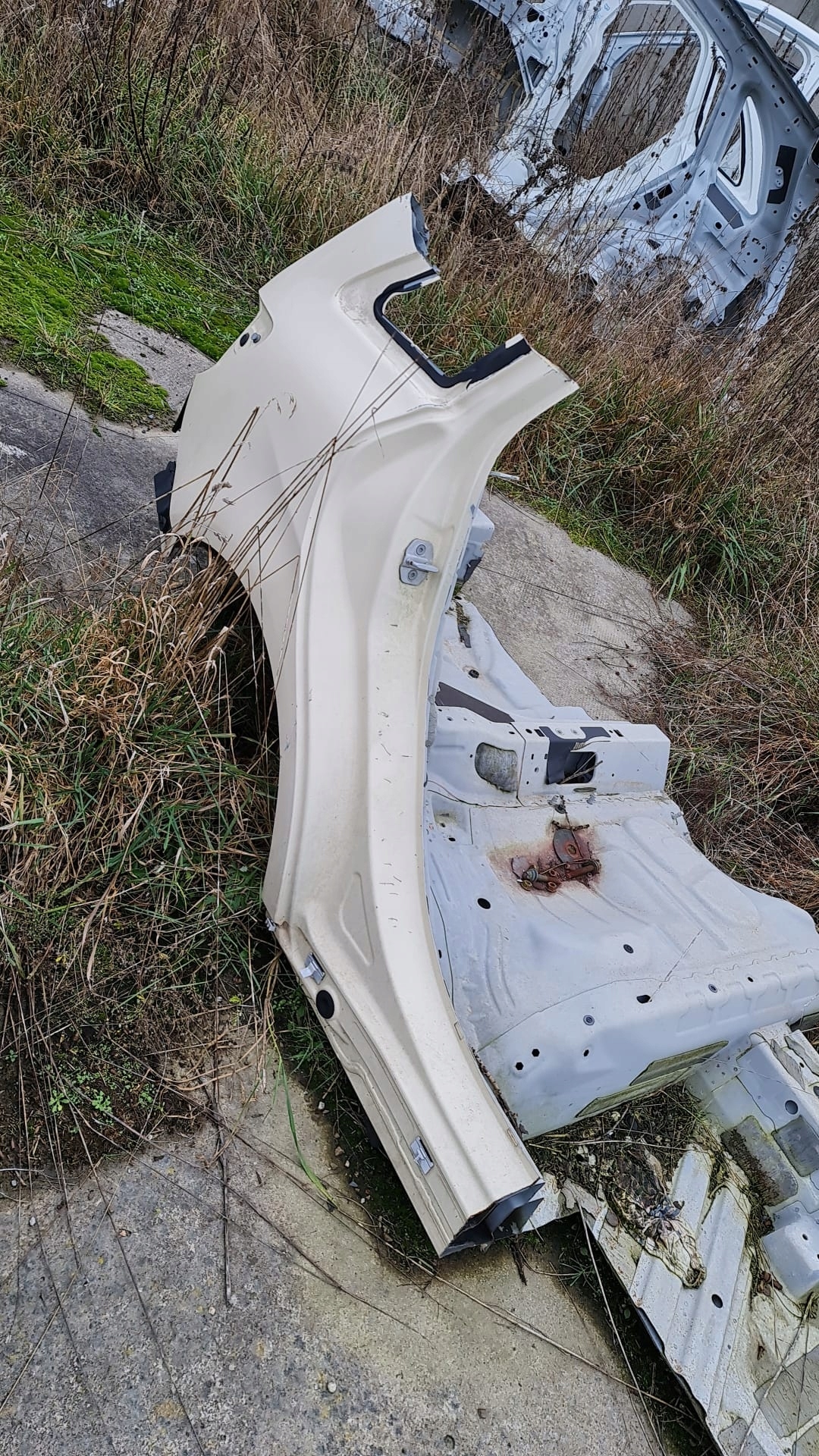 MERCEDES B W246 246 ЧЕТВЕРТИНА КРИЛО ПРАВИЙ ЗАД. ПРАВА ЗАДНЯ