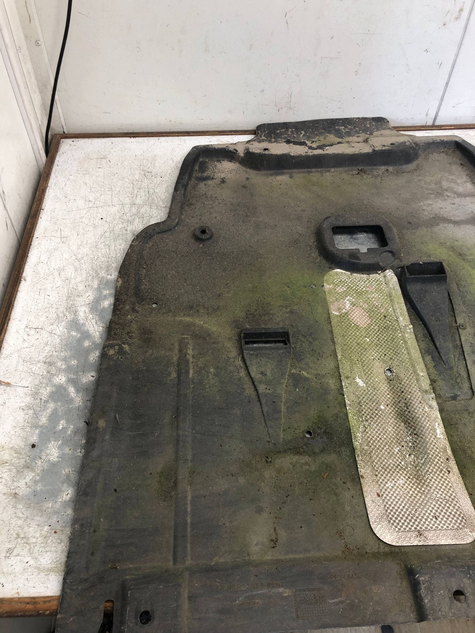 cover below engine MERCEDES W246 A2465200123