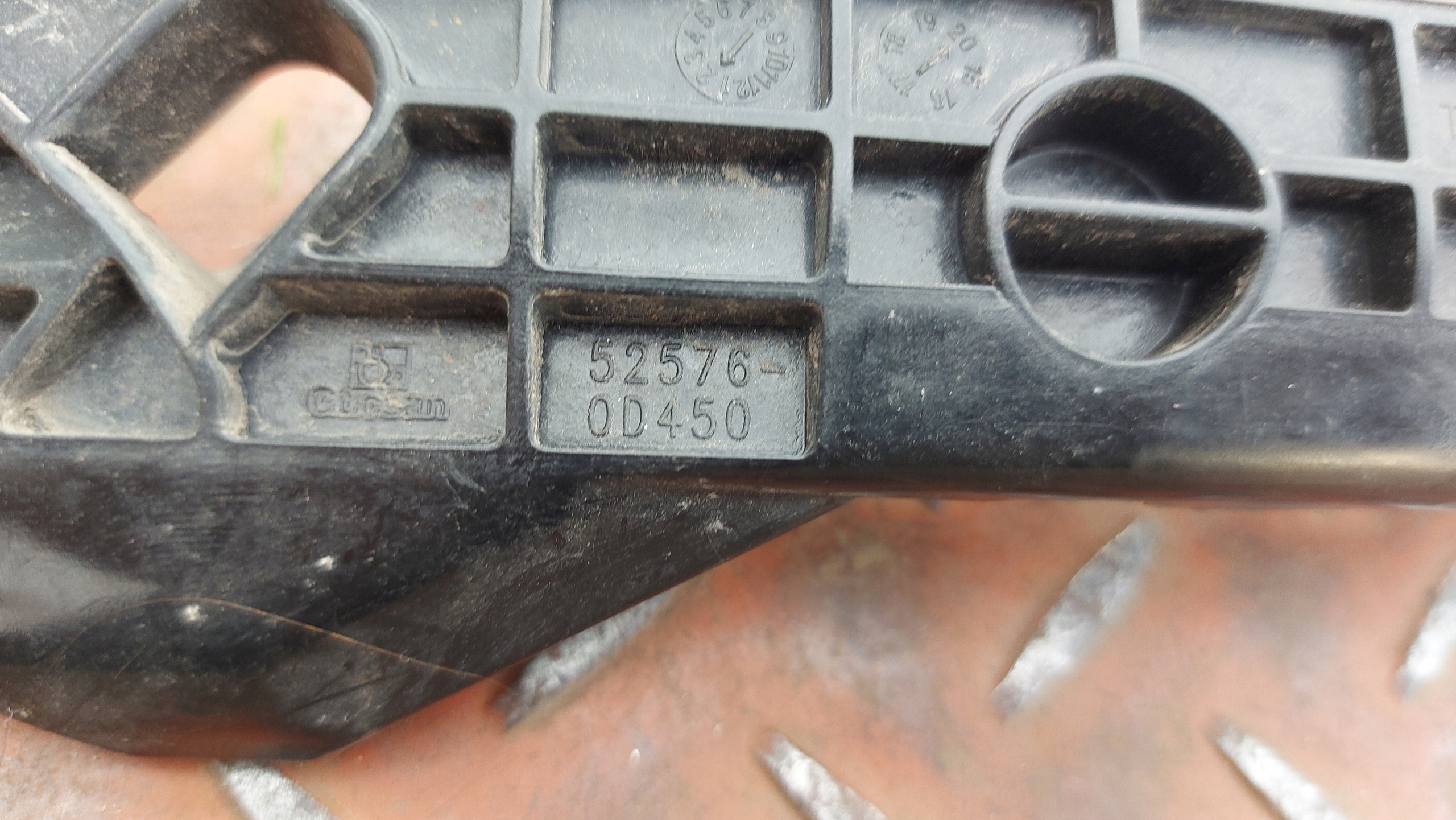 bumper bracket left rear part TOYOTA YARIS III 17- LIFT