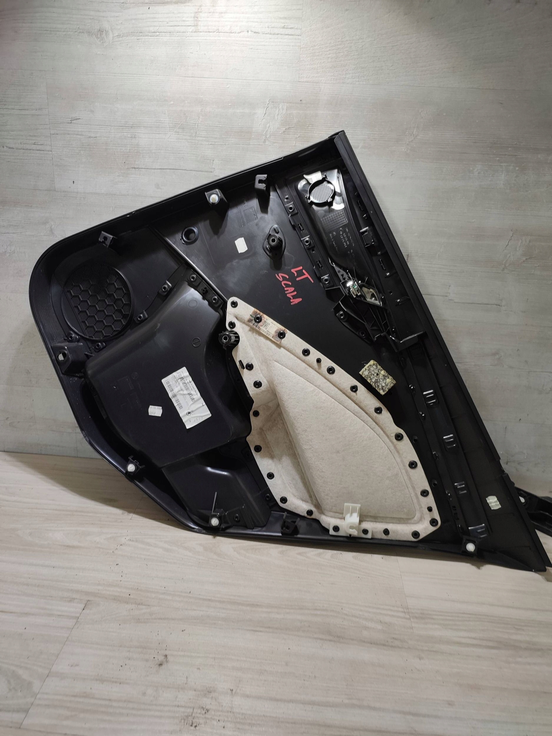 Skoda Scala 2020 rear part side left side / upholstery door tylnych