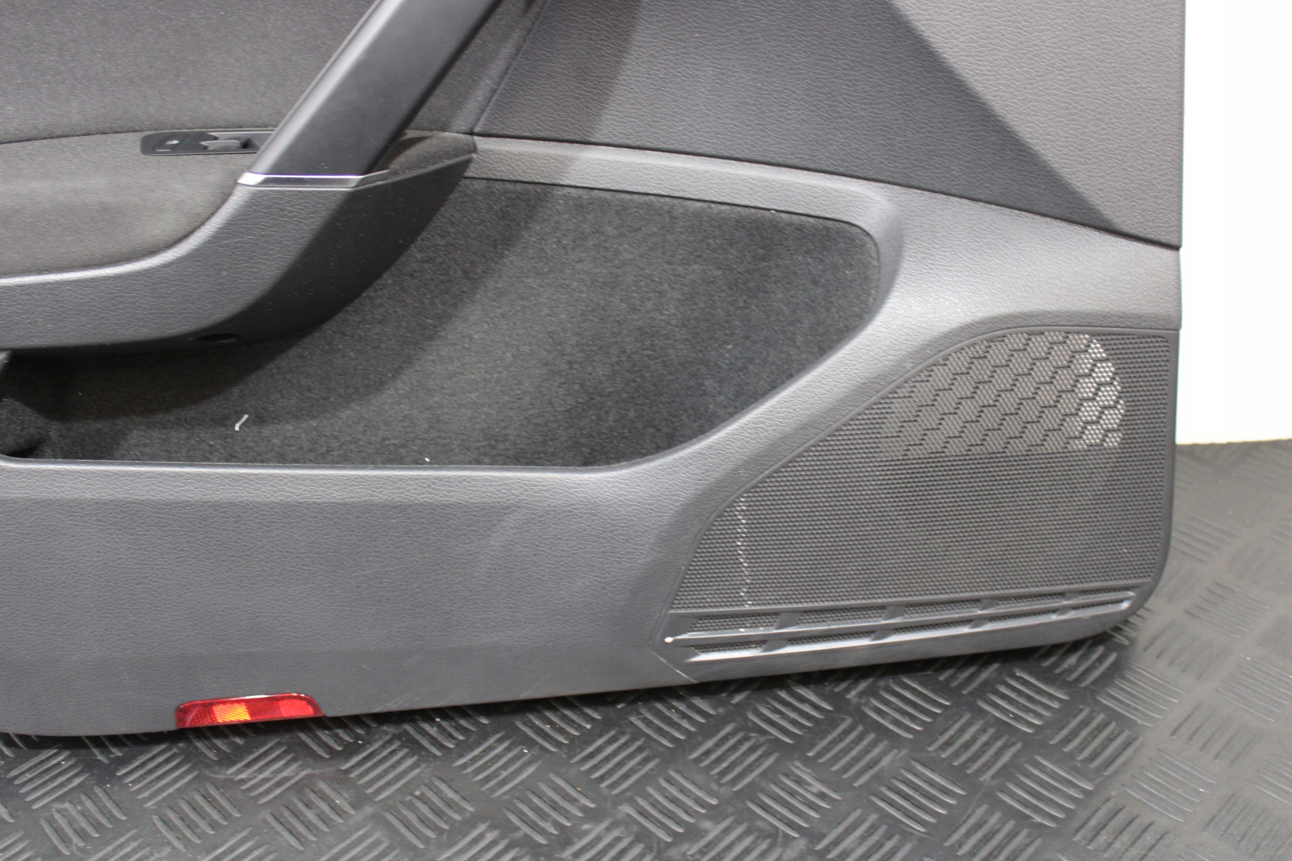 upholstery side door left front VW GOLF VII 7 5G0 LIFT