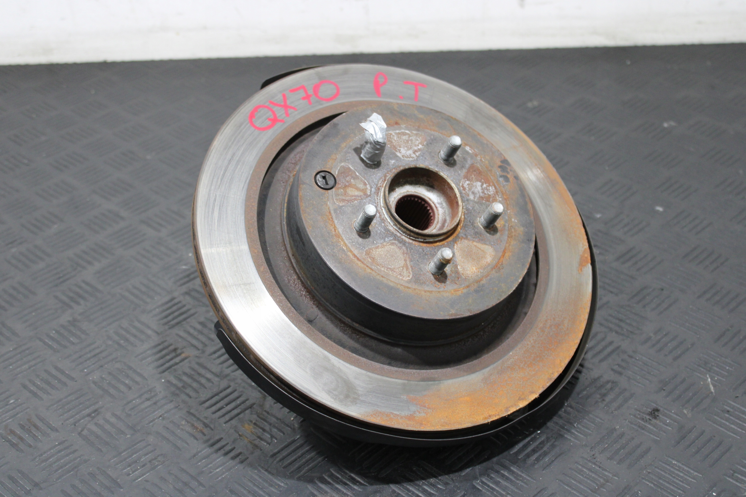 swing right rear part INFINITI QX70