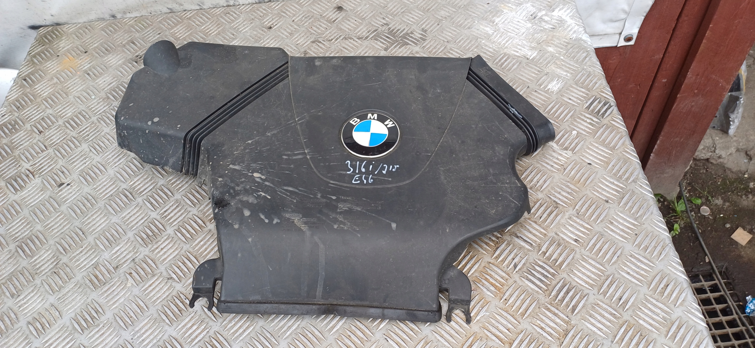 BMW E46 316 318 motor cover upper N42