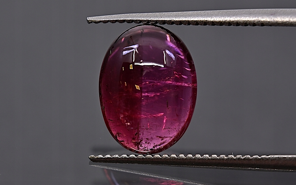 Turmalín kabošon ovál 10,2x7,5 mm