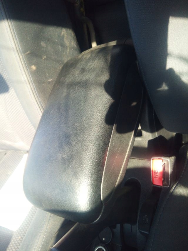 Nissan TIIDA ПІДЛОКІТНИКИ