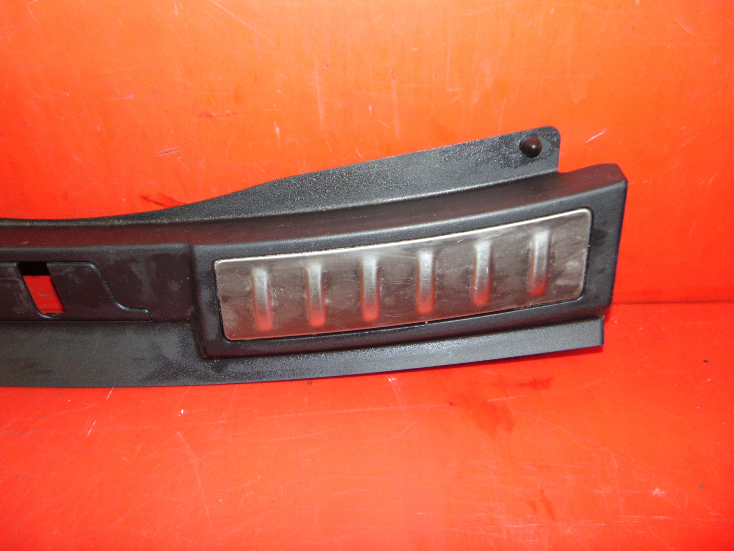 RANGE ROVER Evoque II L551 OSŁONA NAKŁADK PASA TYŁ Producent części Land Rover OE