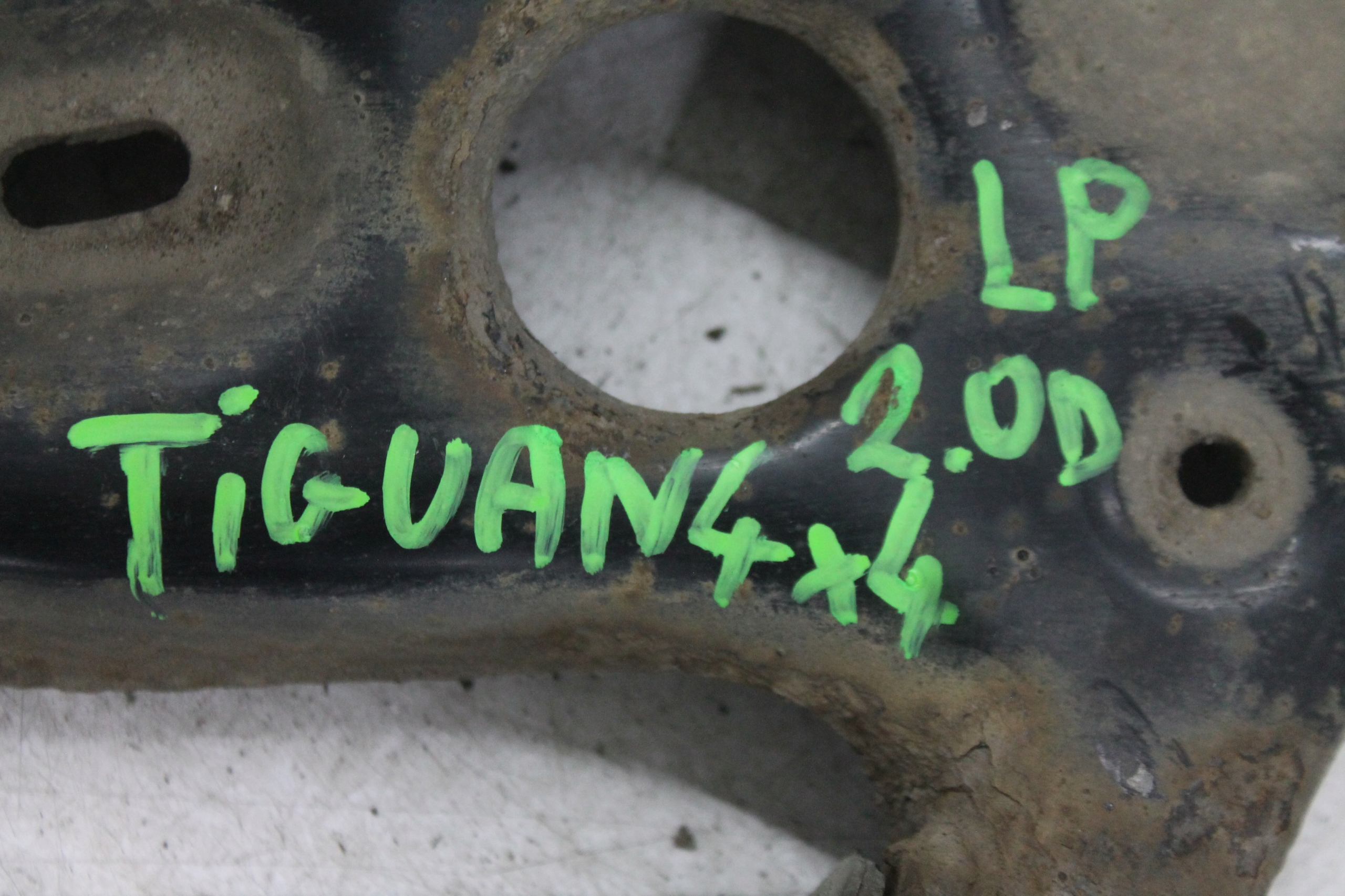 arm left front front TIGUAN 5N 2.0 TDI 07-11