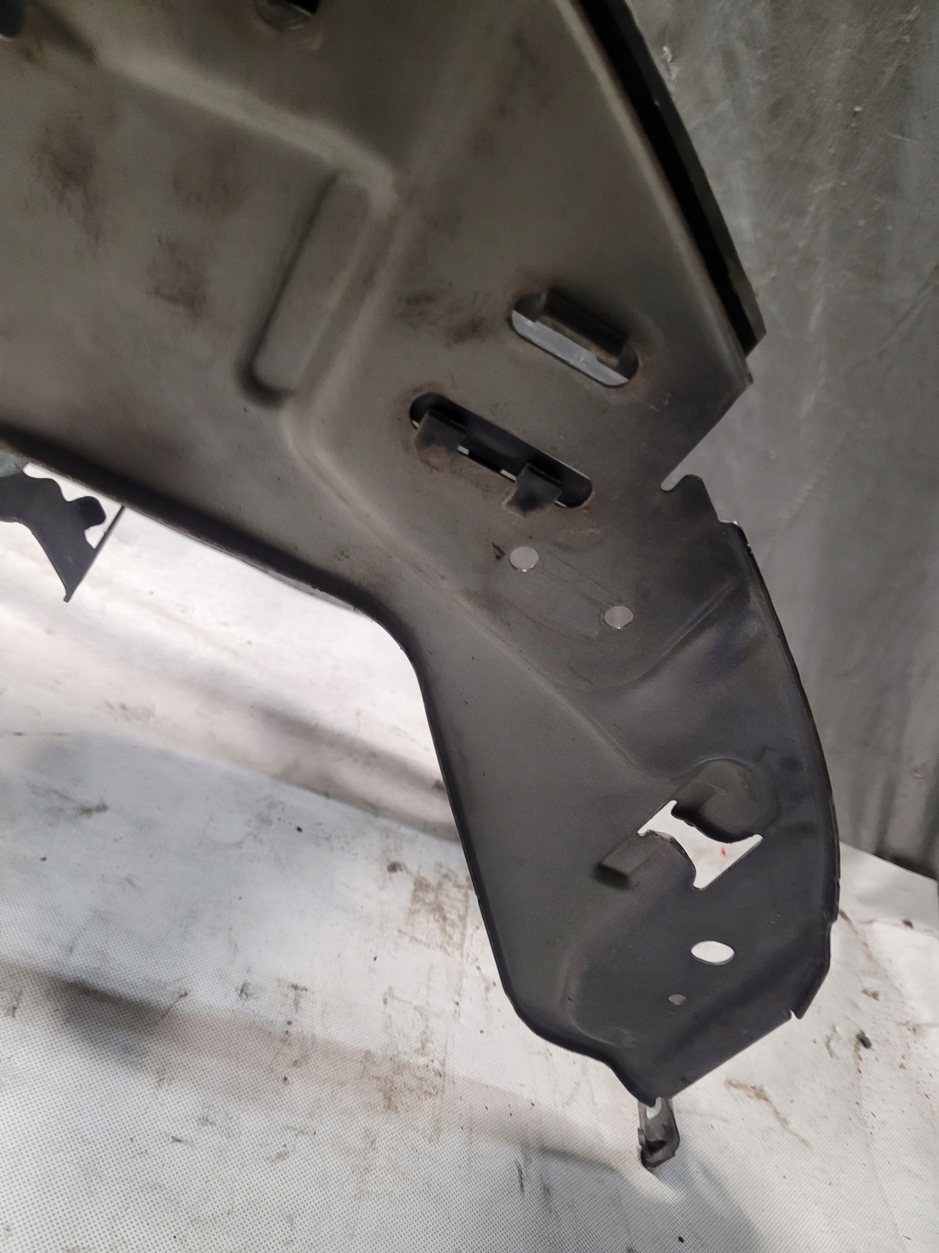 support panel for radiators upper pillar VOLVO V50