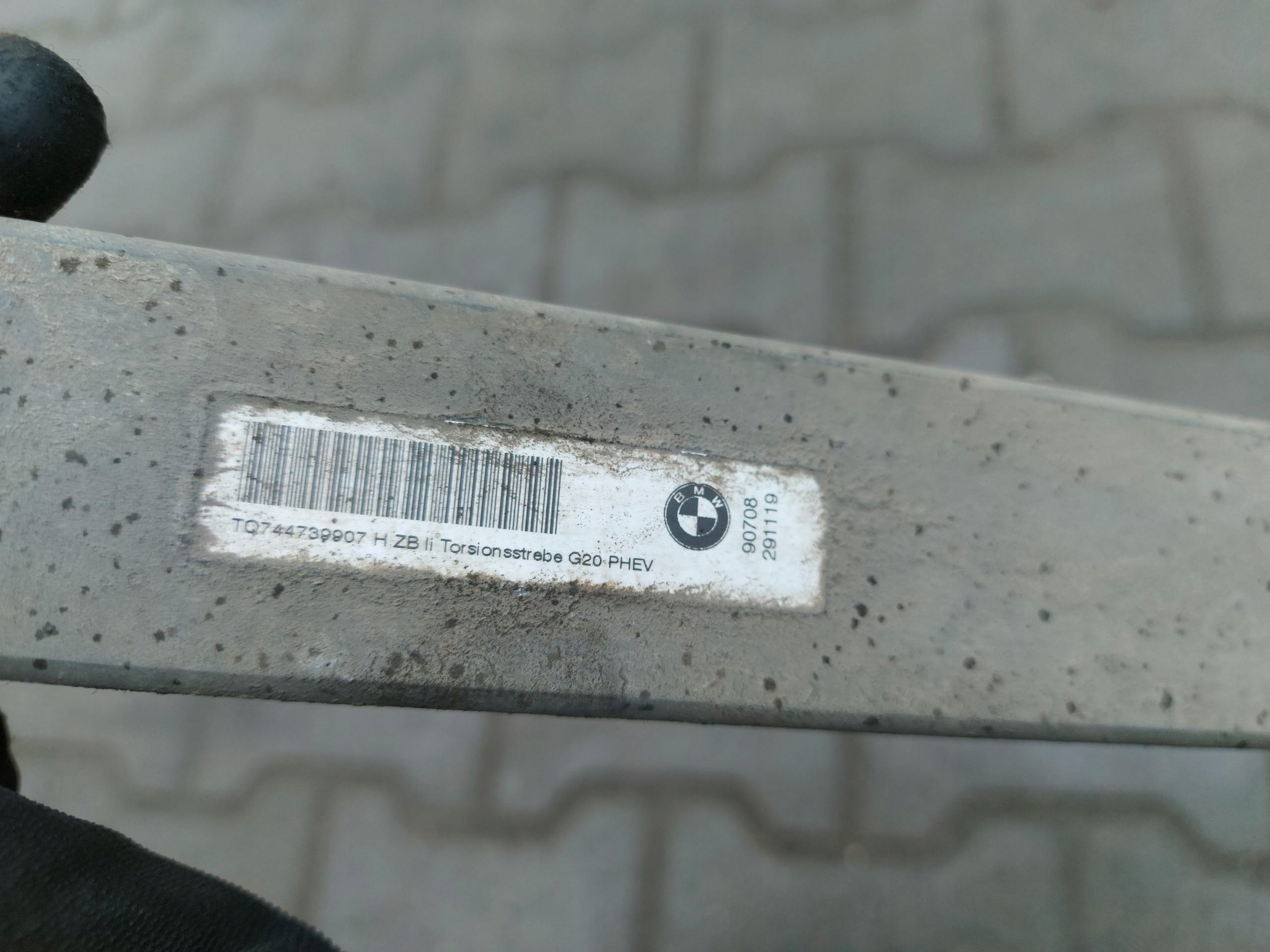 BMW G20 330e POPRZECZKA spreize Achsträgers heck KOMPLET 90708