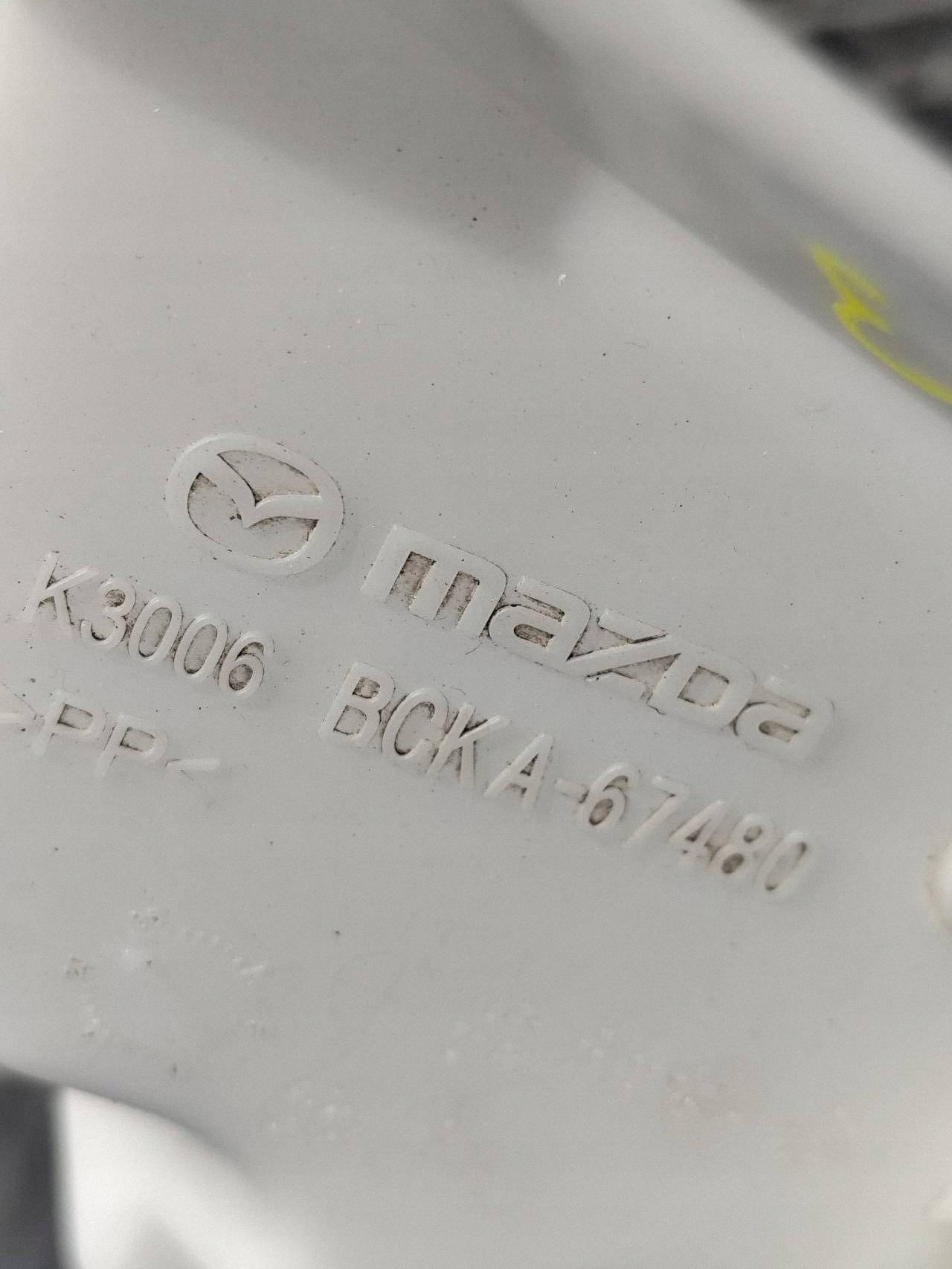 MAZDA 3 nadrzka ostrekovacov BCKA67480