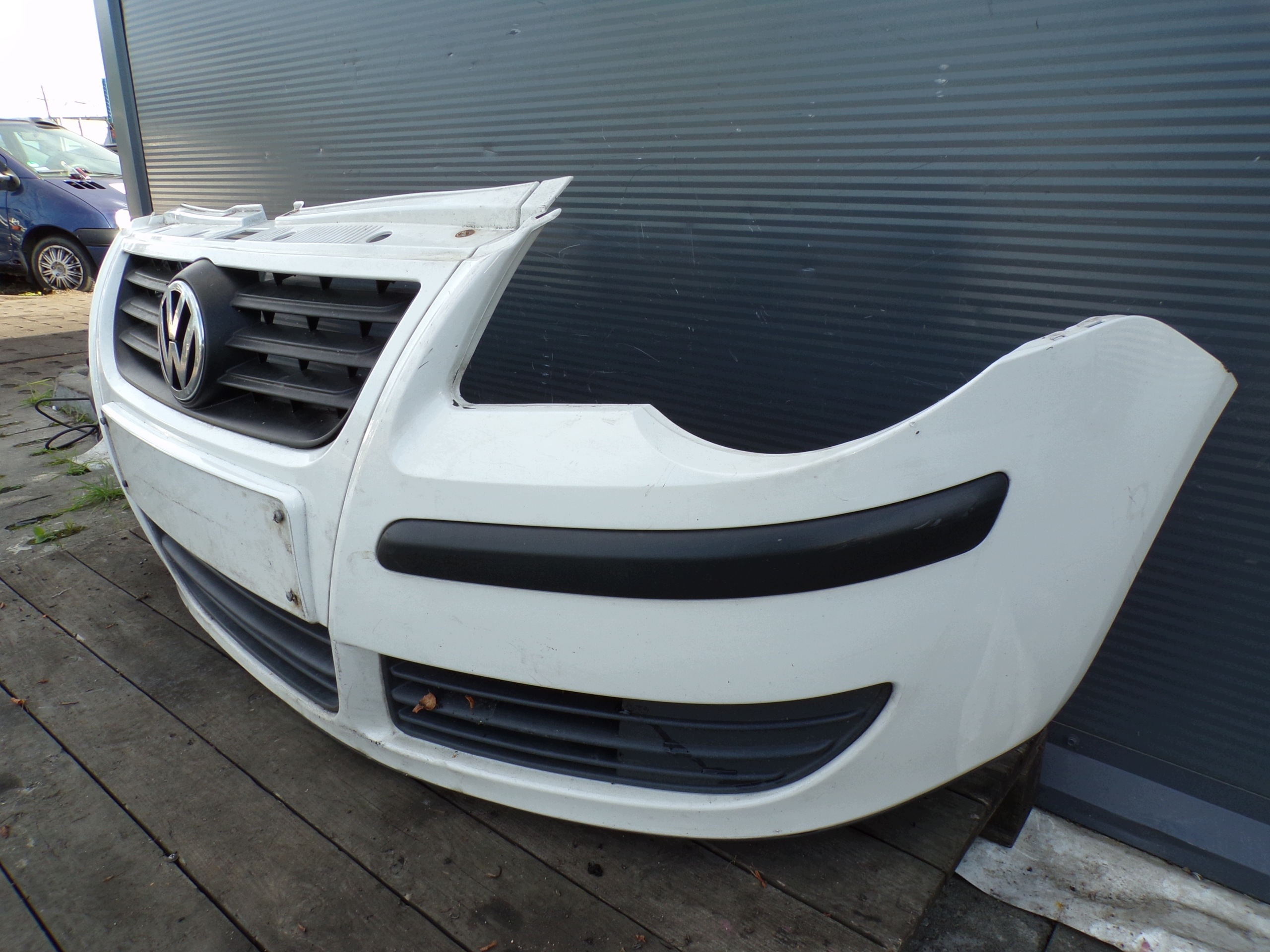 front bumper front VOLKSWAGEN POLO 9N LIFT colour LB9A