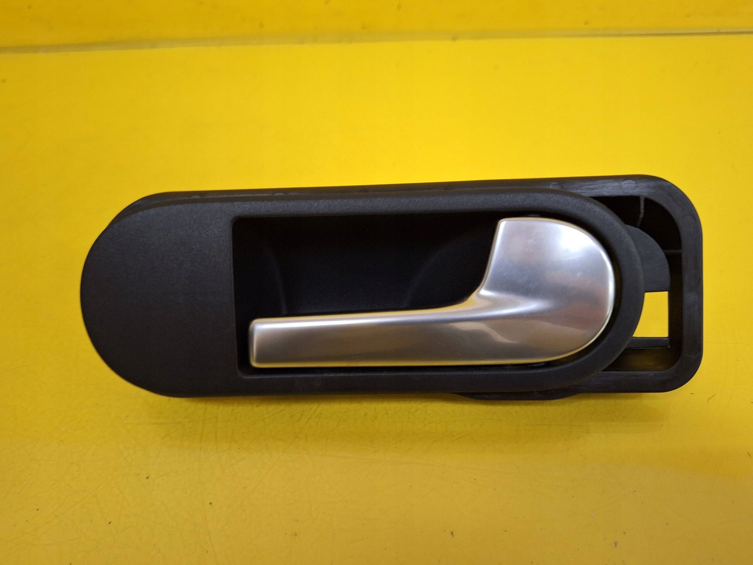 ручка двери внутренняя vw Golf V PLUS 5M0837198 NR24