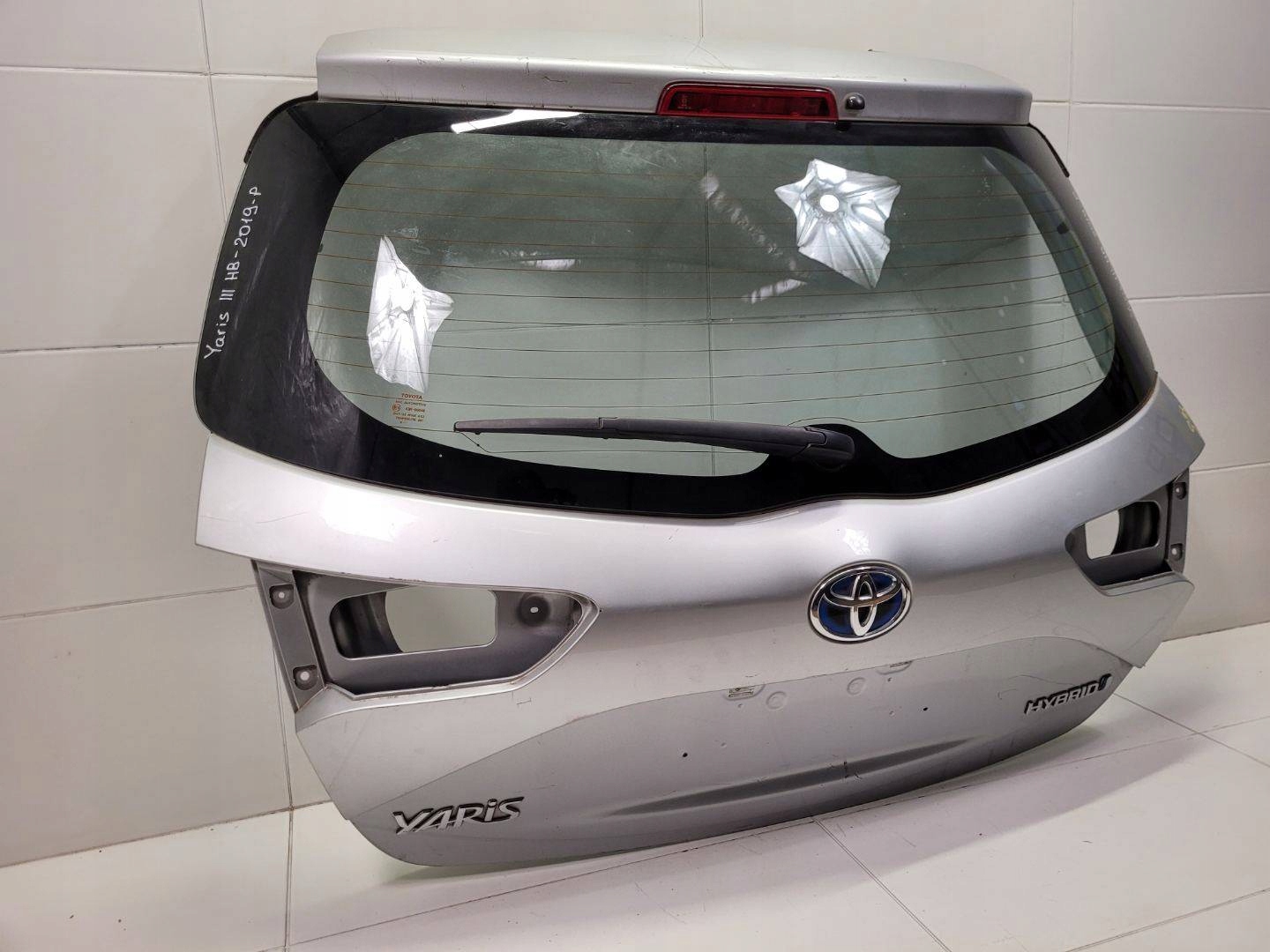 rear trunk door boot Toyota Yaris 3 XP130 2nd facelift 2018