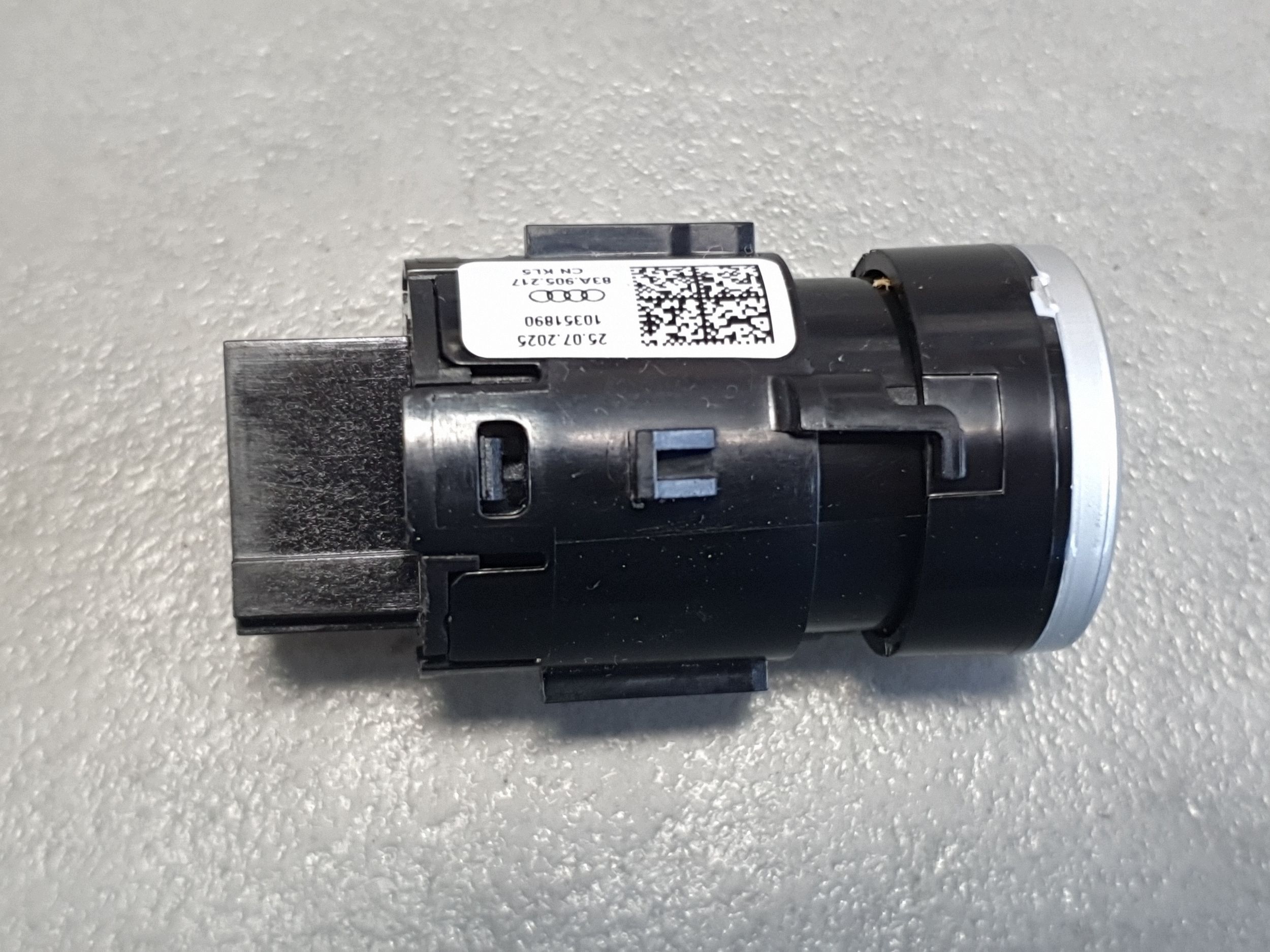 Audi A3 8Y button Start-Stop 83A905217