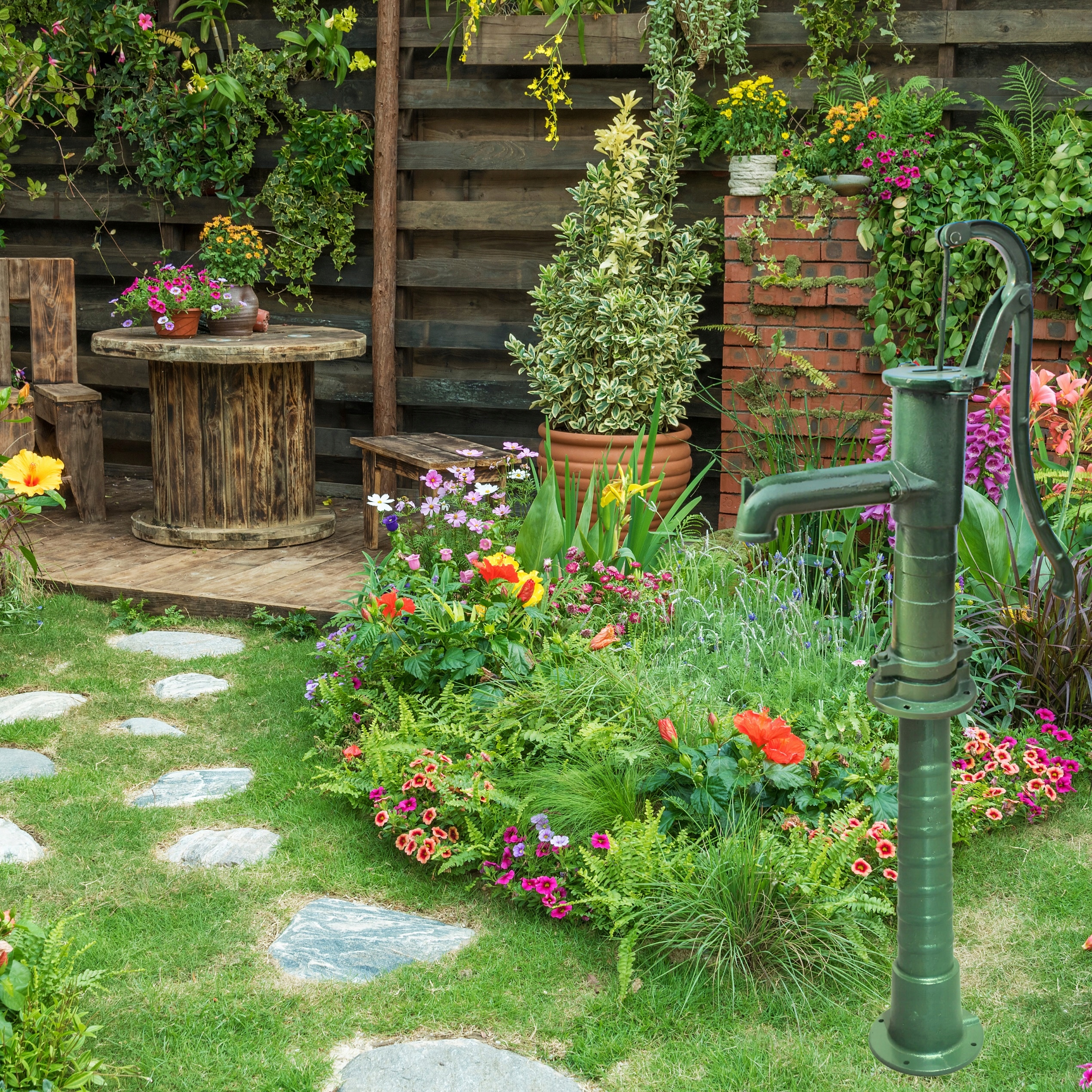 PODSTAWA ŻELIWNA DO POMPY RĘCZNEJ ABISYNKI ZIELONA KLASYCZNA SOLIDNA MOCNA Wysokość produktu 66 cm