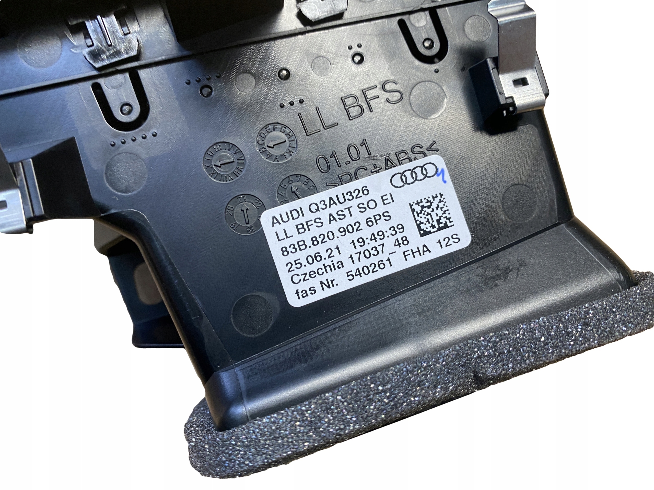AUDI Q3 83A grid air conditioning devices of the dashboard right 83B820902