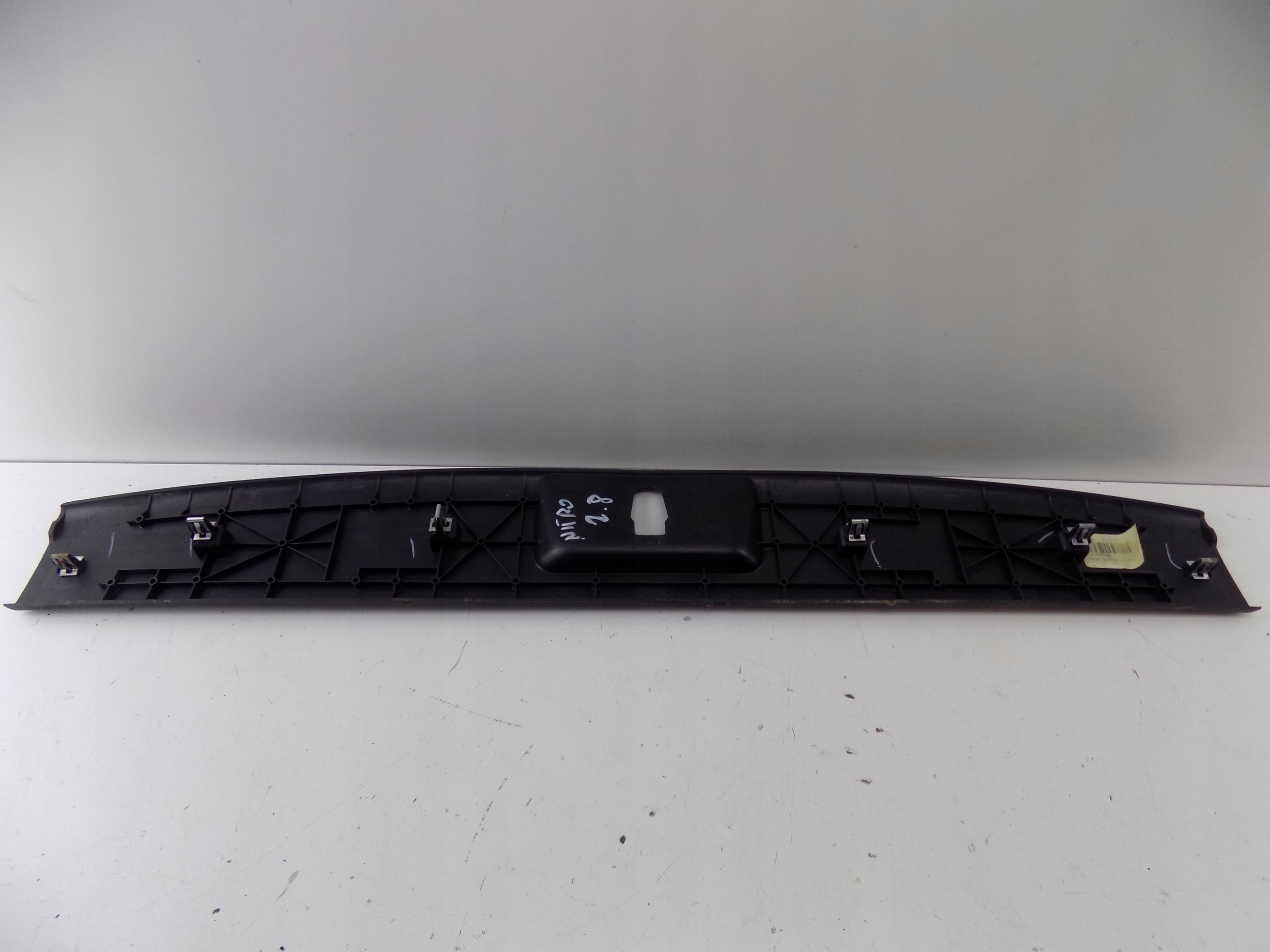 DODGE NITRO OSŁONA PASA TYLNEGO 5KG79TRMAA Numer katalogowy części DODGE NITRO OSŁONA PASA TYLNEGO 5KG79TRMAA