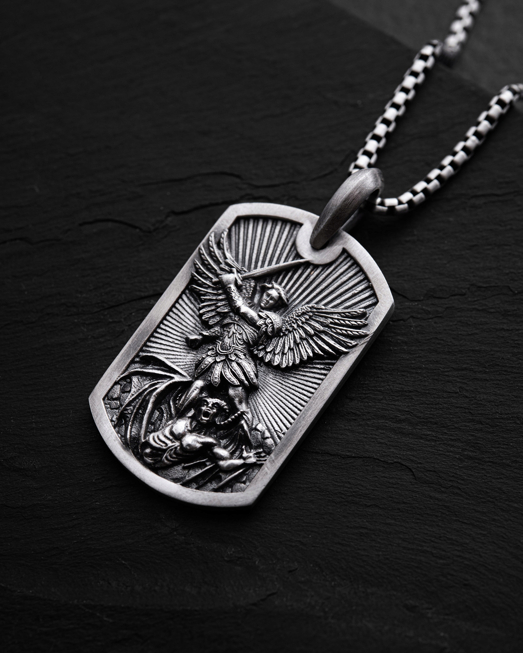 Srebrny wisiorek SAINT MICHAEL