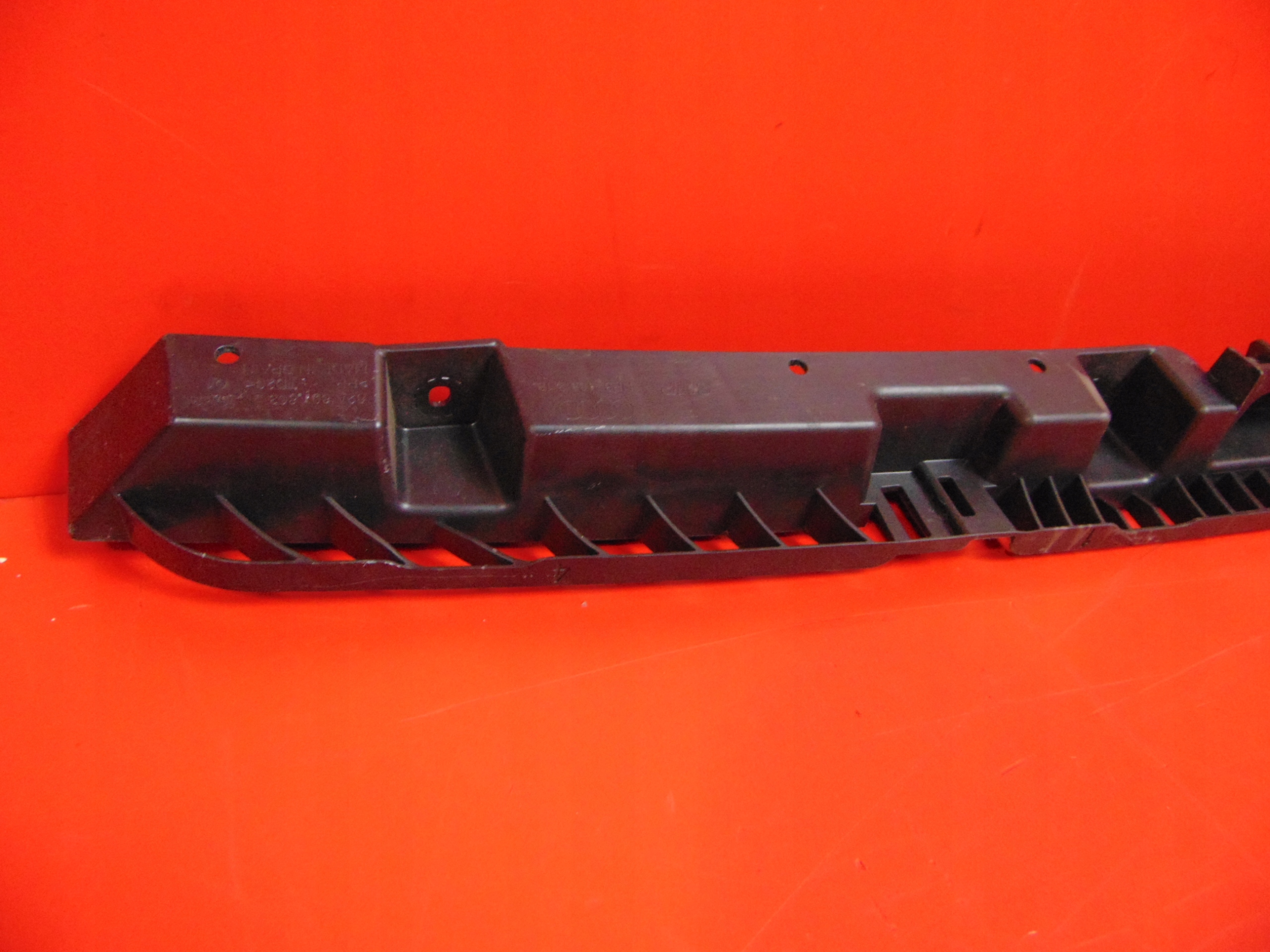 AUDI A1 II GB GBA 82A SUPPORT SUPPORT PLAQUE PARE CHOC MOYENNE ARRIÈRE 82A807863