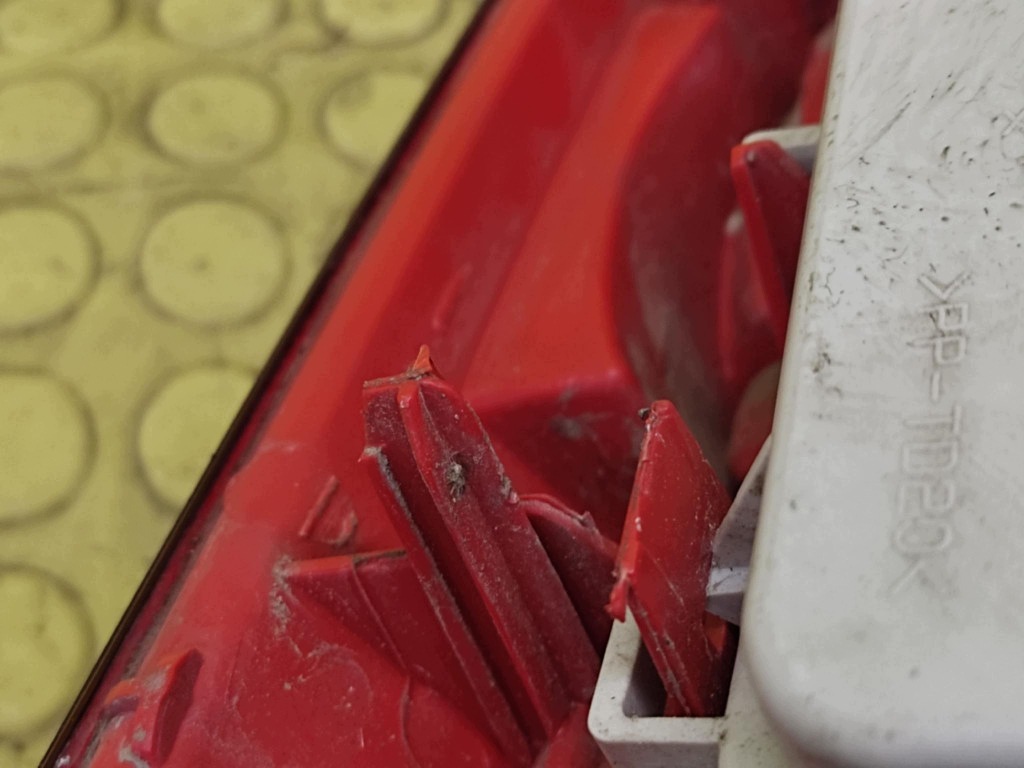 RENAULT CLIO II LIFT light right rear part 8200071414