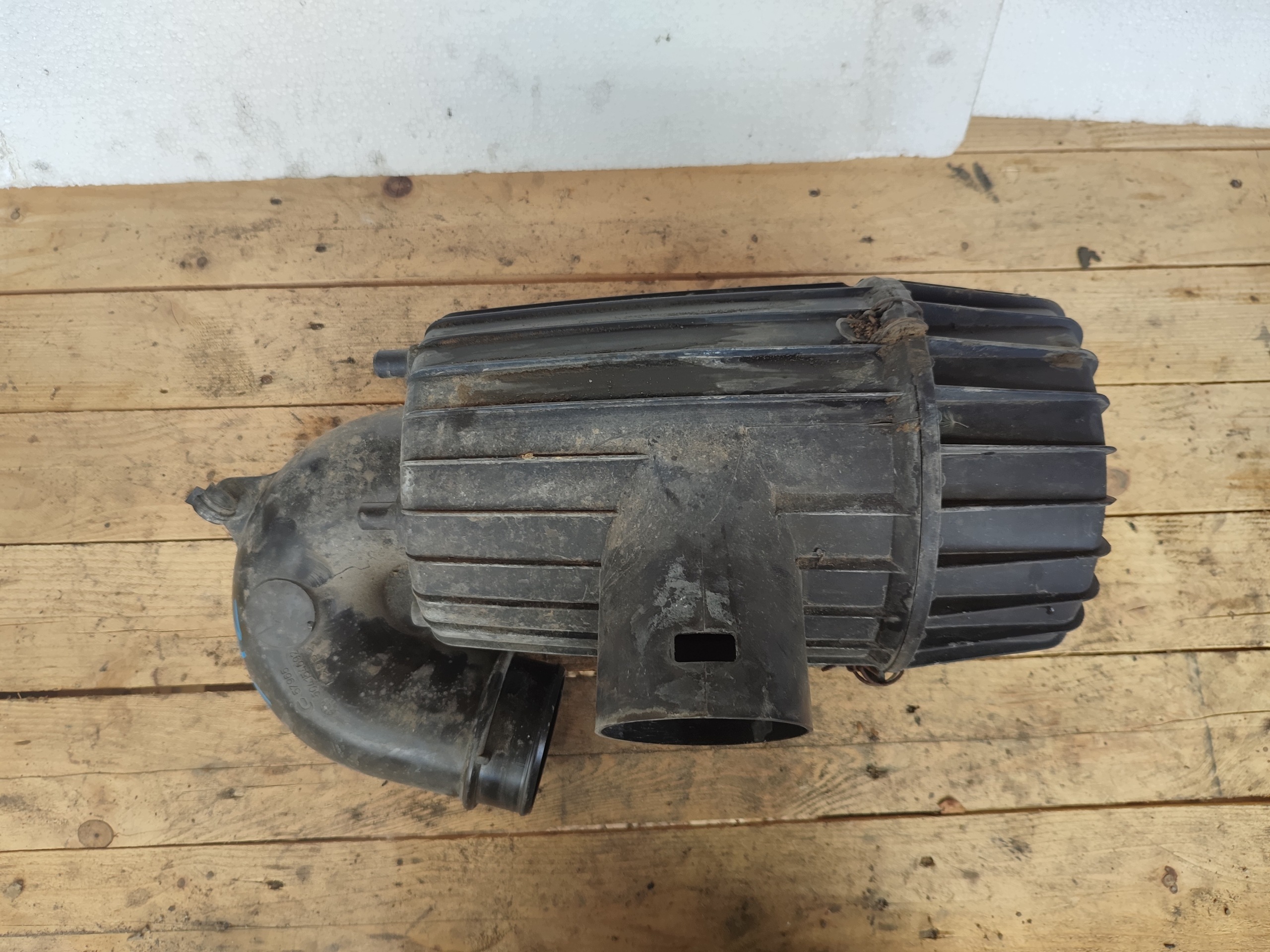 Gehäuse filter luft IVECO DAILY IV 504154700