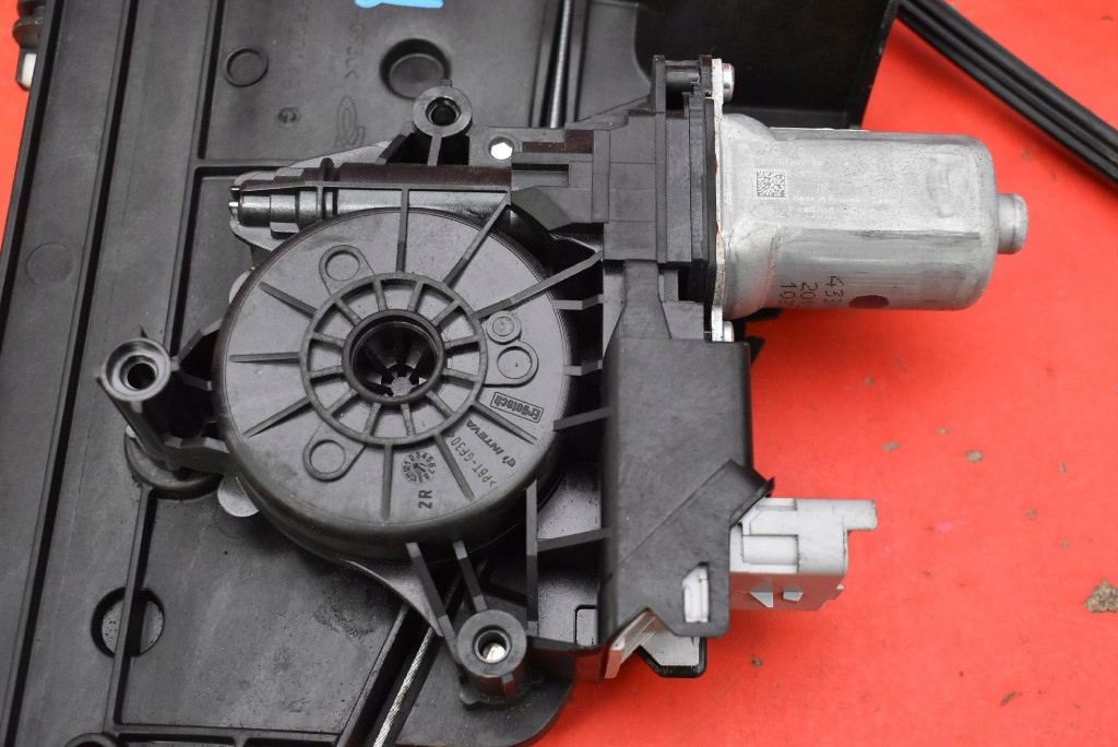 window regulator right front EU 9828130680 PEUGEOT 2008 2 II 19-21