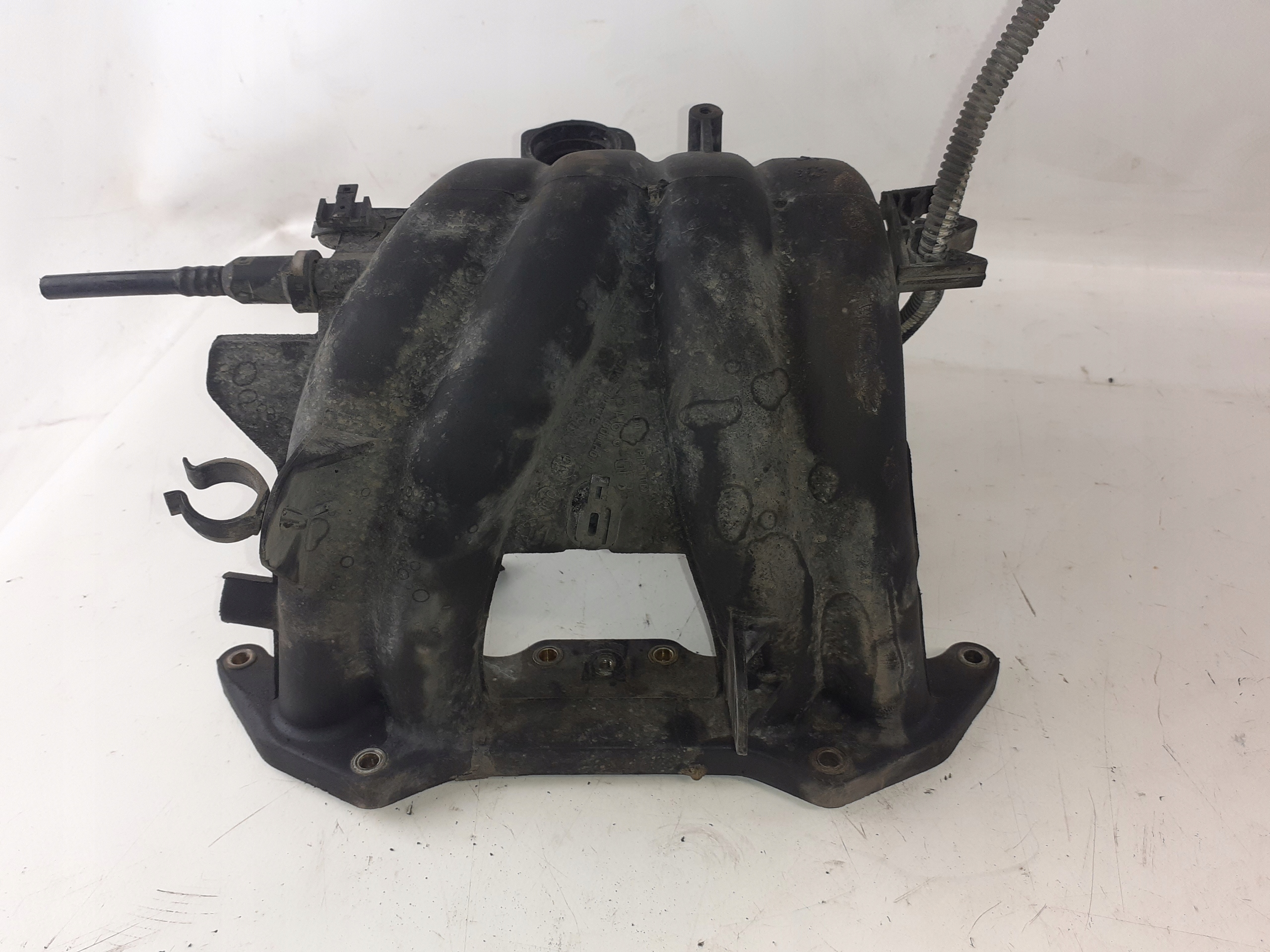 Peugeot 206 1.1B intake manifold